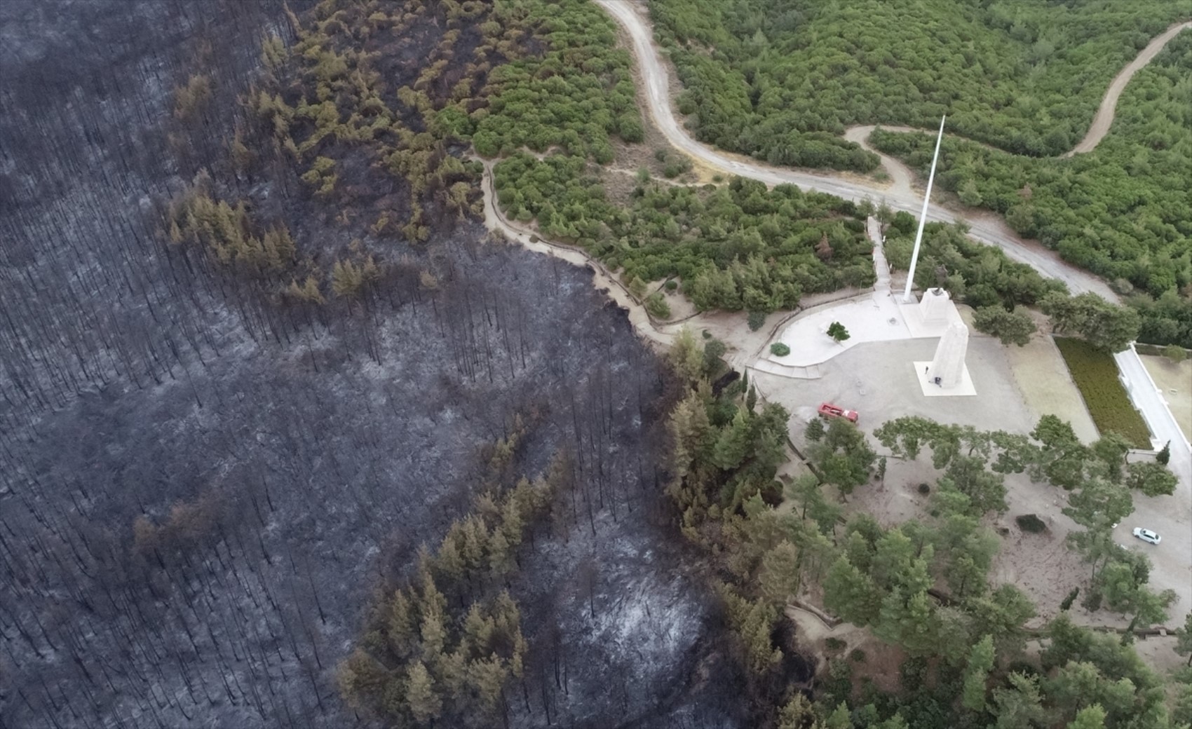 Çanakkale’deki orman yangını dron ile görüntülendi: Anzak Koyu'nda mezar zarar gördü