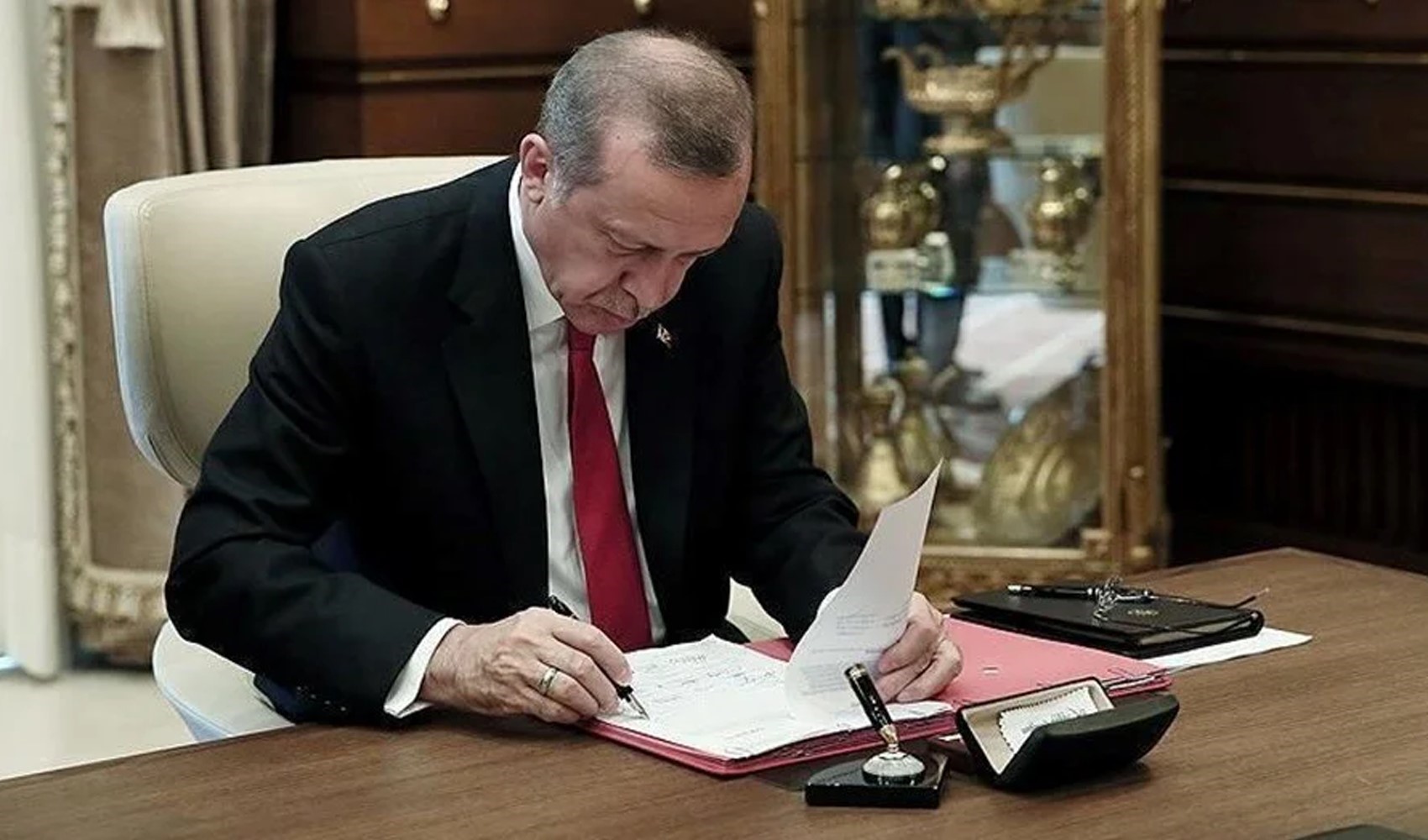 İTÜ ve ODTÜ rektörü değişti: Erdoğan, 13 üniversiteye rektör atadı