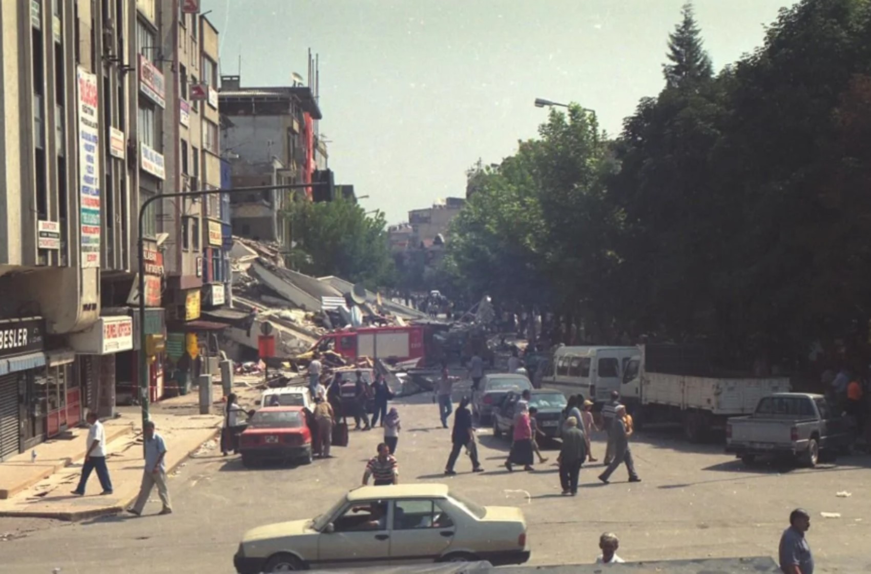 Türkiye'yi sarsan büyük felaket 17 Ağustos'un 25. yıl dönümü... Yıkılan yerlerin şimdiki hali nasıl