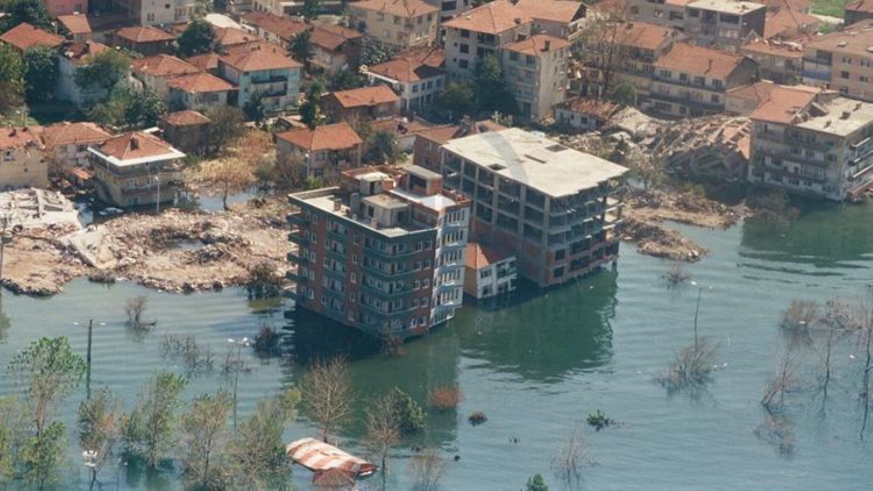 Ahmet Ercan’dan 17 Ağustos’un yıl dönümünde İstanbul depremi uyarısı