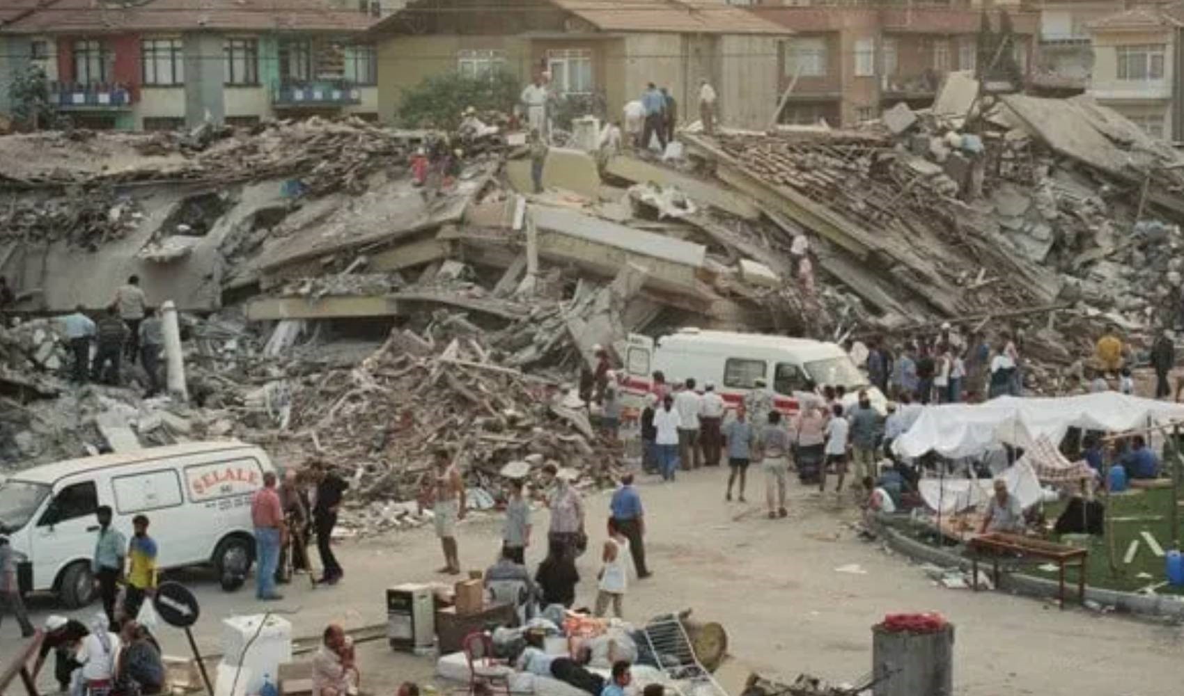 Türkiye'yi sarsan büyük felaket 17 Ağustos'un 25. yıl dönümü... Yıkılan yerlerin şimdiki hali nasıl