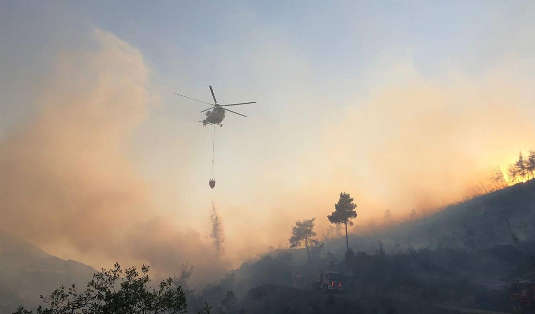 Lotta agli incendi che bruciano i nostri polmoni: effettuati 2.134 sortite e scaricate 7.662 tonnellate d'acqua