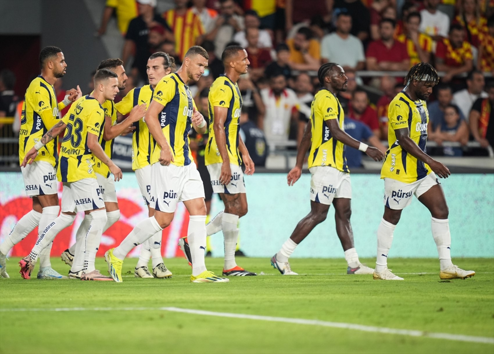 Spor yazarları Göztepe - Fenerbahçe maçı için ne dedi? 'Mourinho'ya 10.5 milyon Euro vermeye gerek yok'