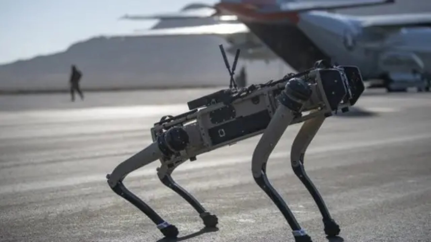 Cephede artık ‘teknoloji’ savaşıyor: Ukrayna ordusu robot köpek kullanmaya başladı