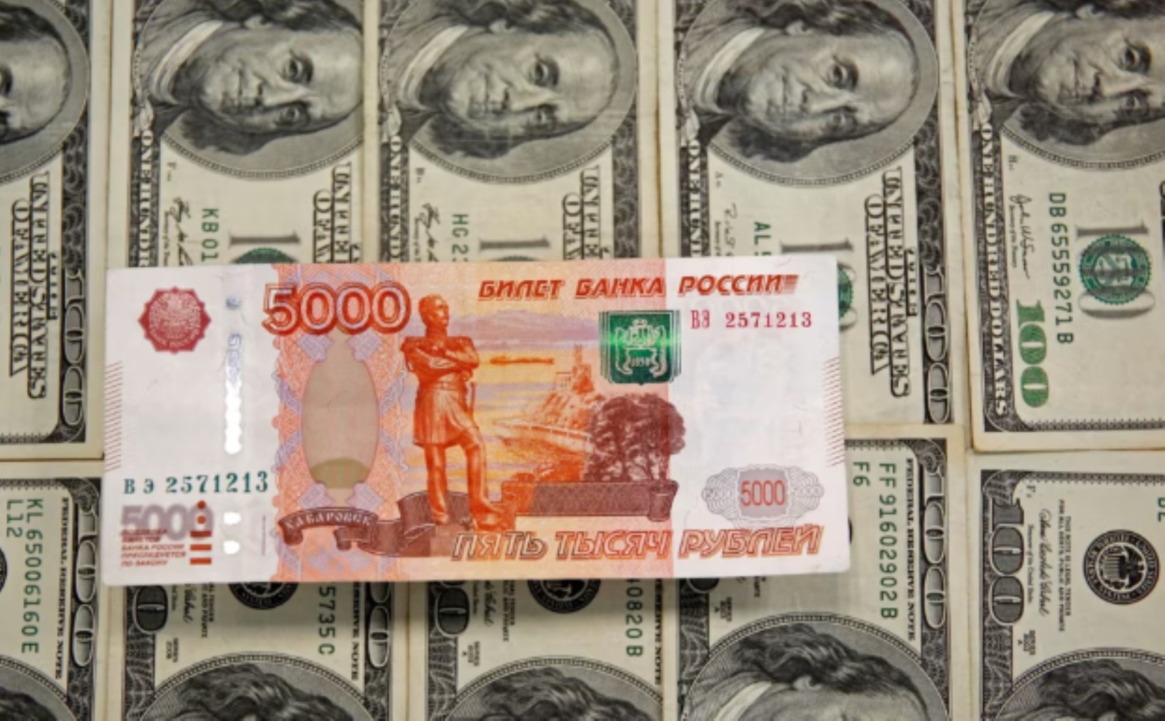Il dollaro si indebolisce, le valute dei mercati emergenti guadagnano terreno