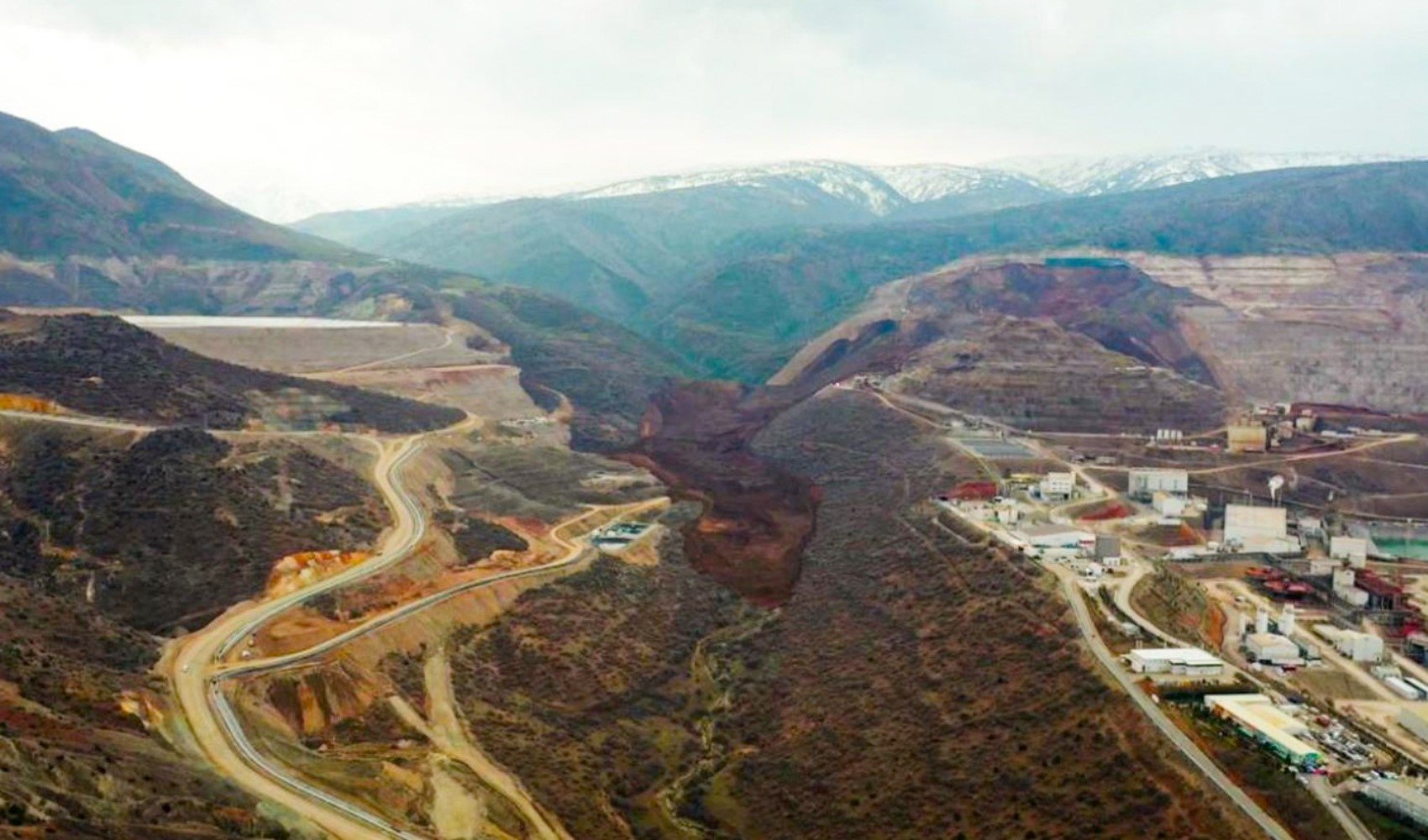 Son Dakika: 9 işçinin hayatını kaybettiğini Erzincan'daki İliç Altın Madeni'ni işleten Anagold Madencilik'ten işçi kıyımı