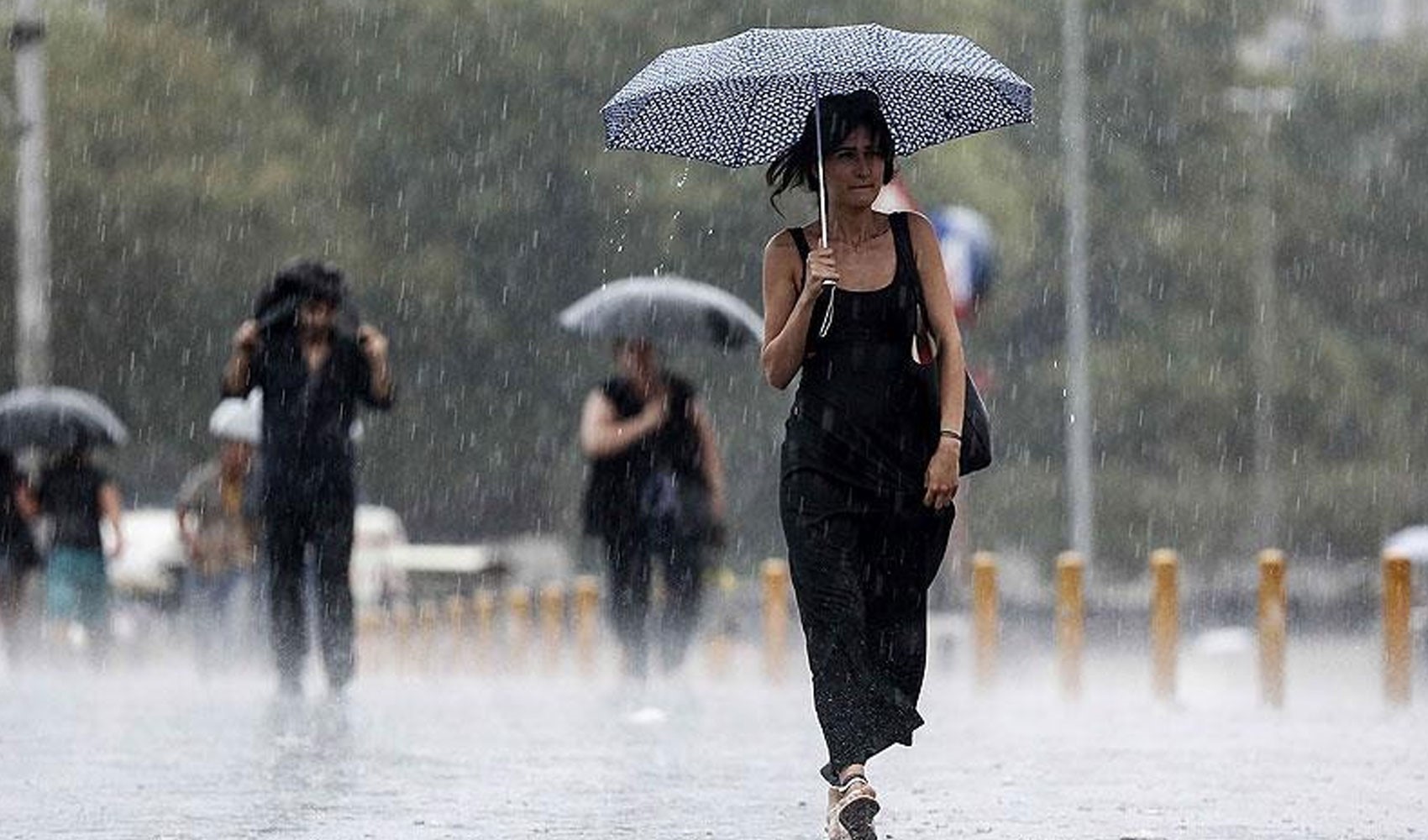 Meteoroloji'den çok sayıda il için gök gürültülü sağanak uyarısı: İşte il il 20 Ağustos Salı hava durumu