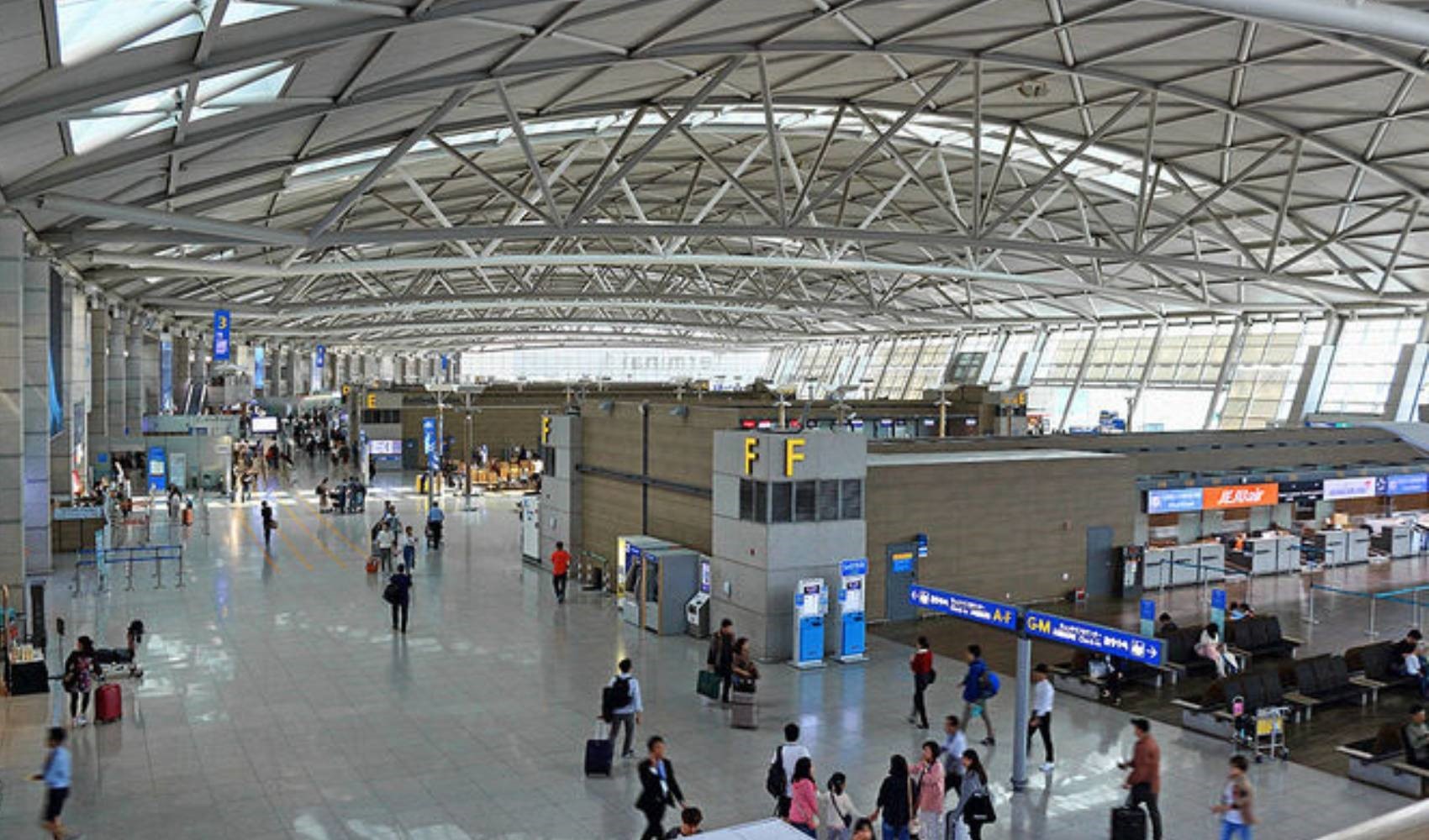 Panico in aeroporto per un paio di forbici smarrite: 36 voli cancellati e 201 in ritardo