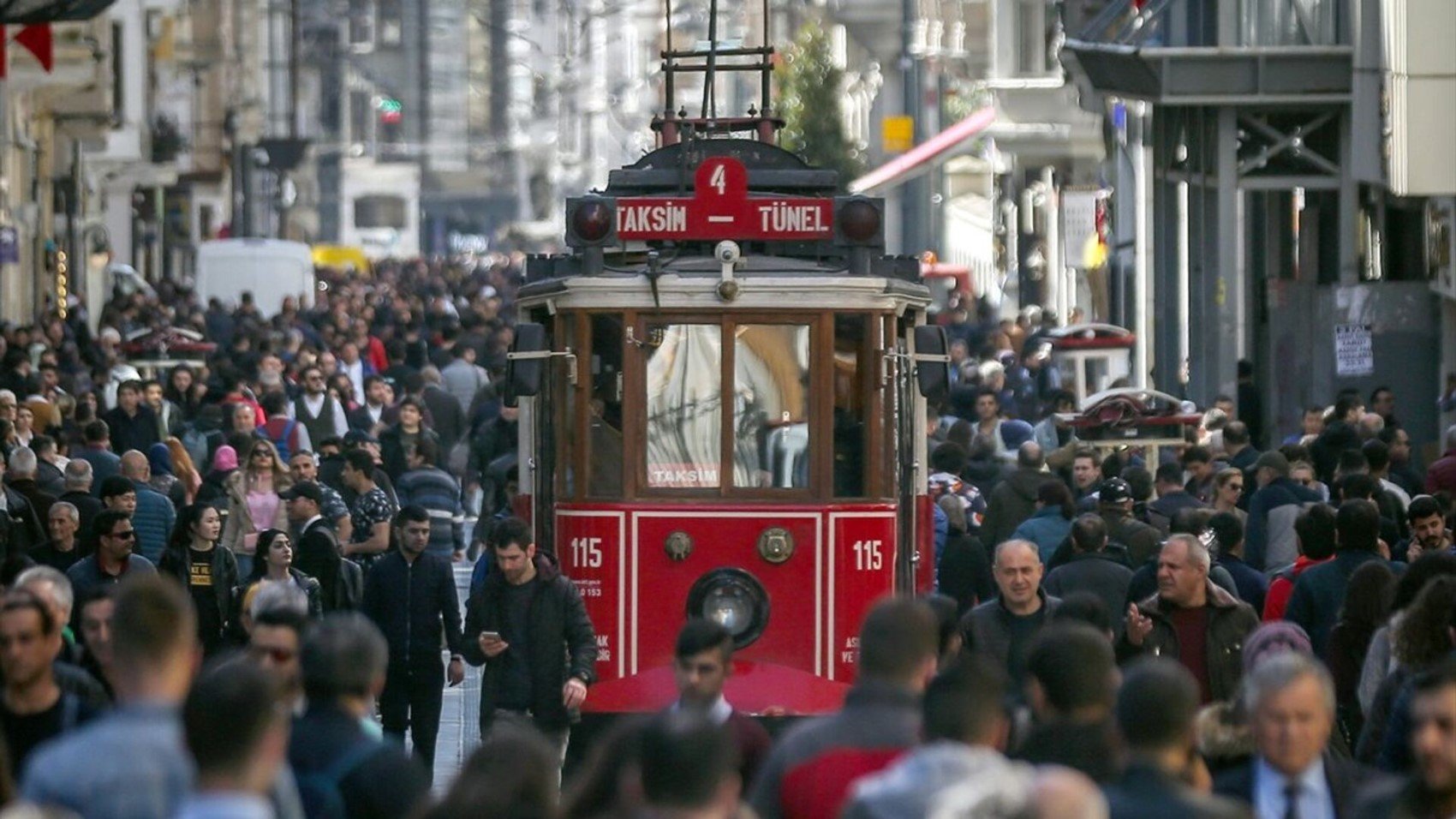 'AKP ve CHP denince aklınıza gelen ilk 3 siyasetçi' anketi: AKP'de sürpriz isimler, CHP'de çarpıcı sonuç