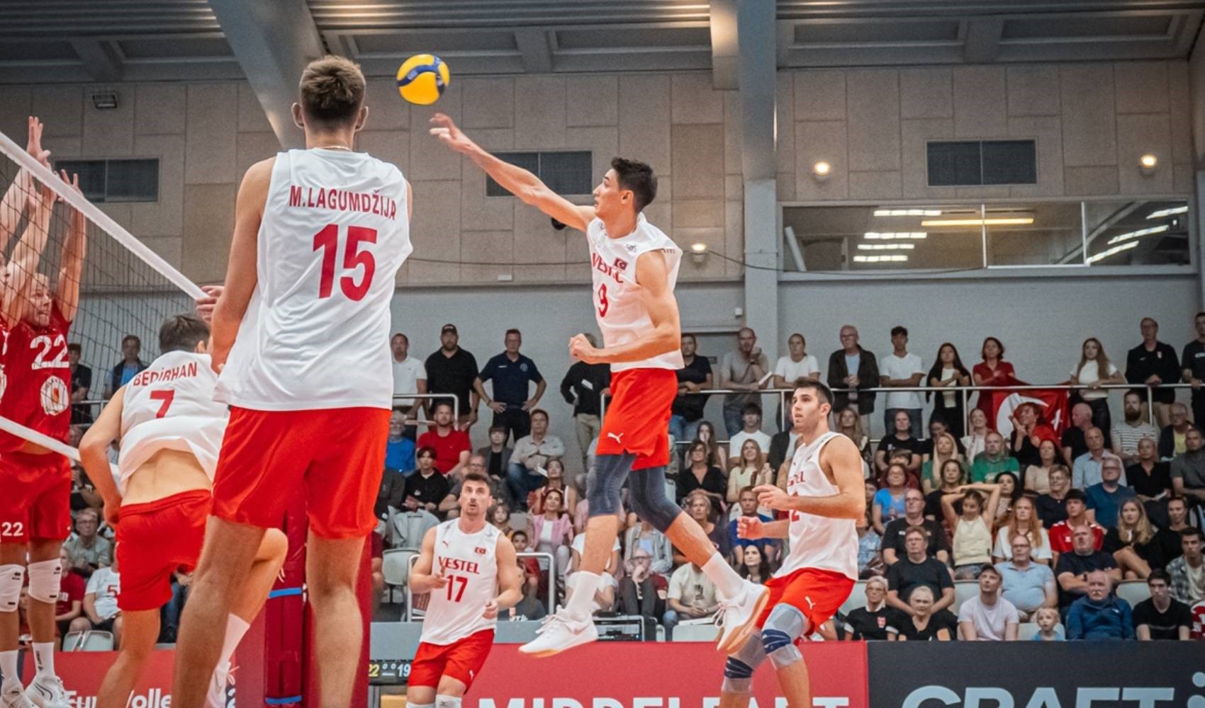 A Milli Erkek Voleybol Takımı, Avrupa Şampiyonası elemeleri ilk maçında Danimarka'ya 3-0 mağlup oldu