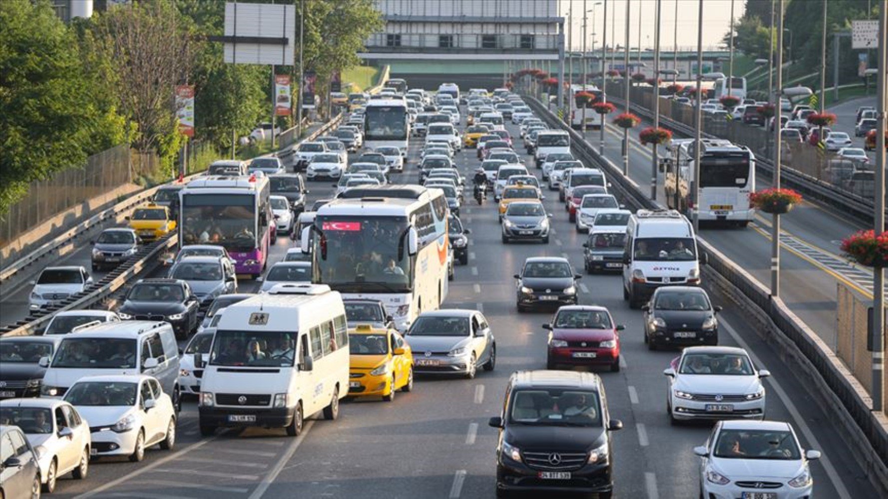 Milyonlarca araç sahibinin dikkatine: Bunu yaptırmayan trafiğe çıkamayacak