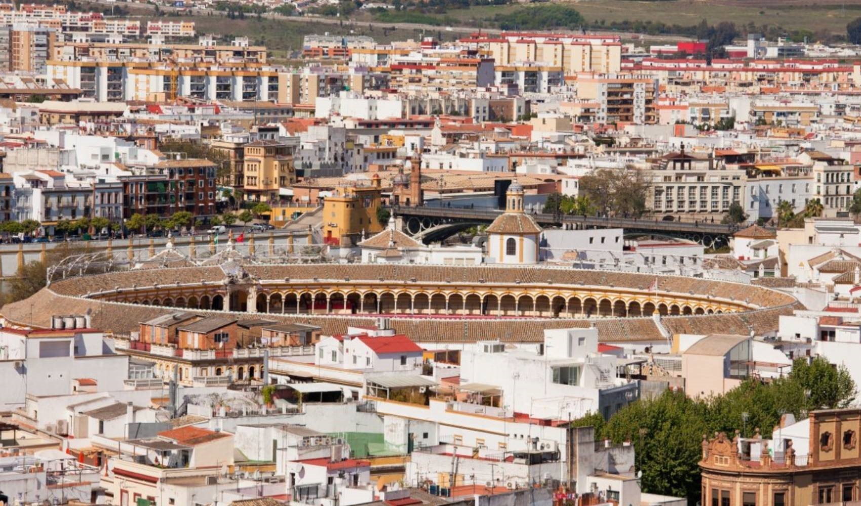 Sevilla Belediyesi'nden turizm önlemi: Yasa dışı kiralık evlerin suları kesilecek