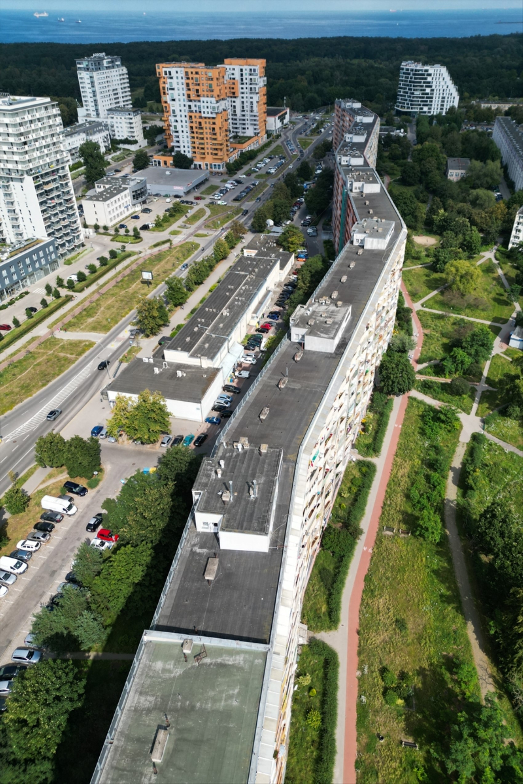 Il secondo edificio residenziale più lungo d'Europa: 800 metri di lunghezza, 6 mila abitanti