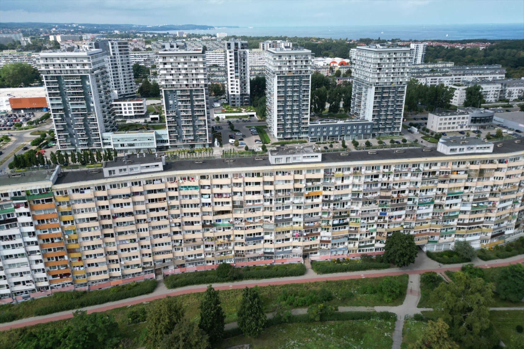 Il secondo edificio residenziale più lungo d'Europa: 800 metri di lunghezza, 6 mila abitanti