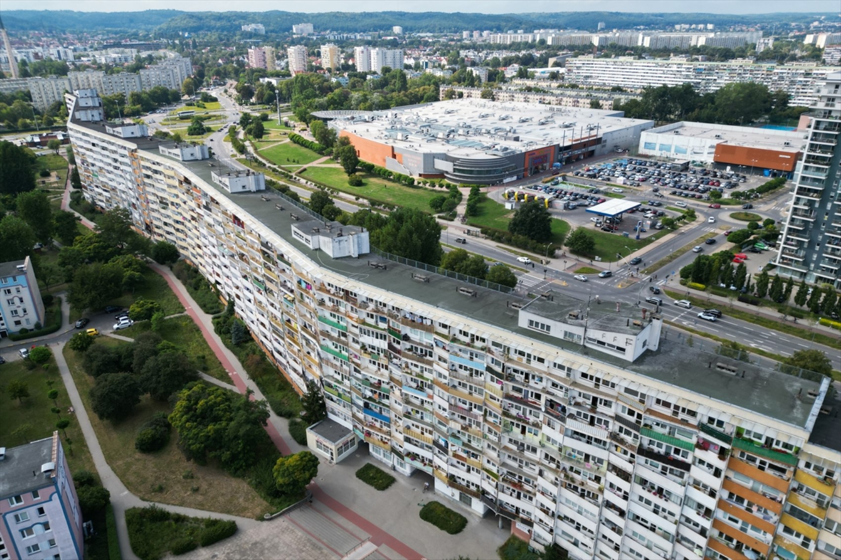 Il secondo edificio residenziale più lungo d'Europa: 800 metri di lunghezza, 6 mila abitanti