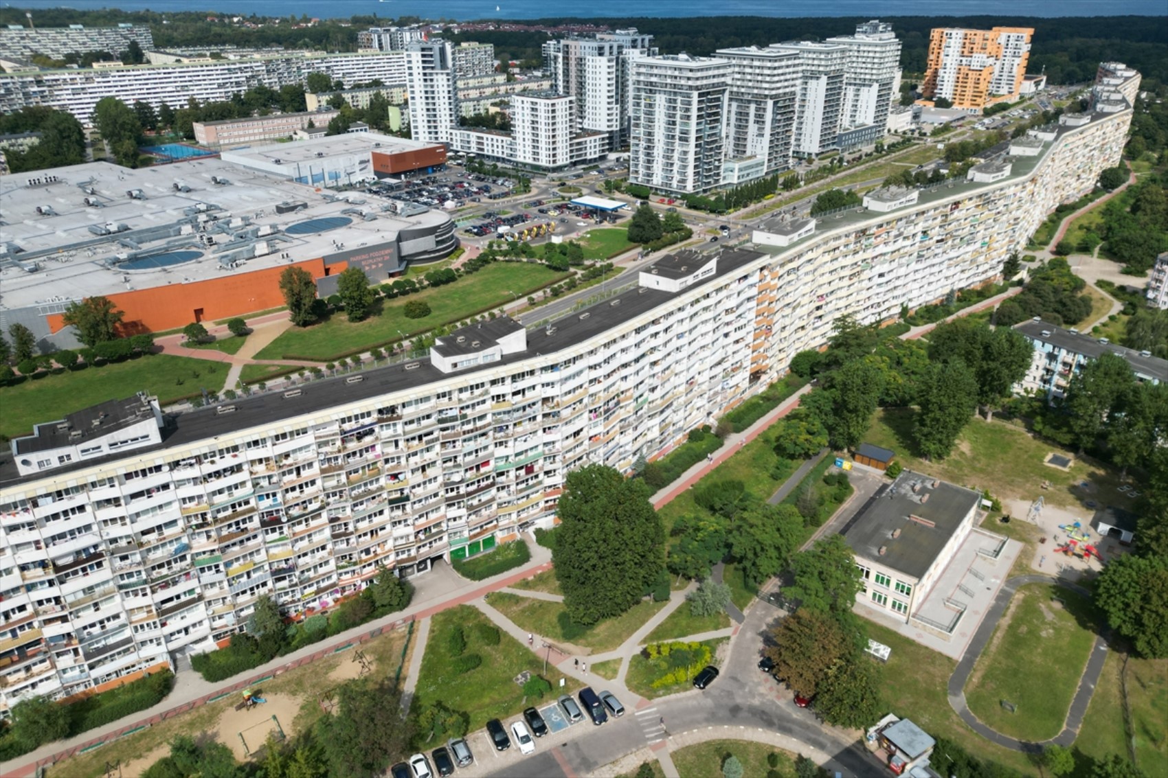 Il secondo edificio residenziale più lungo d'Europa: 800 metri di lunghezza, 6 mila abitanti