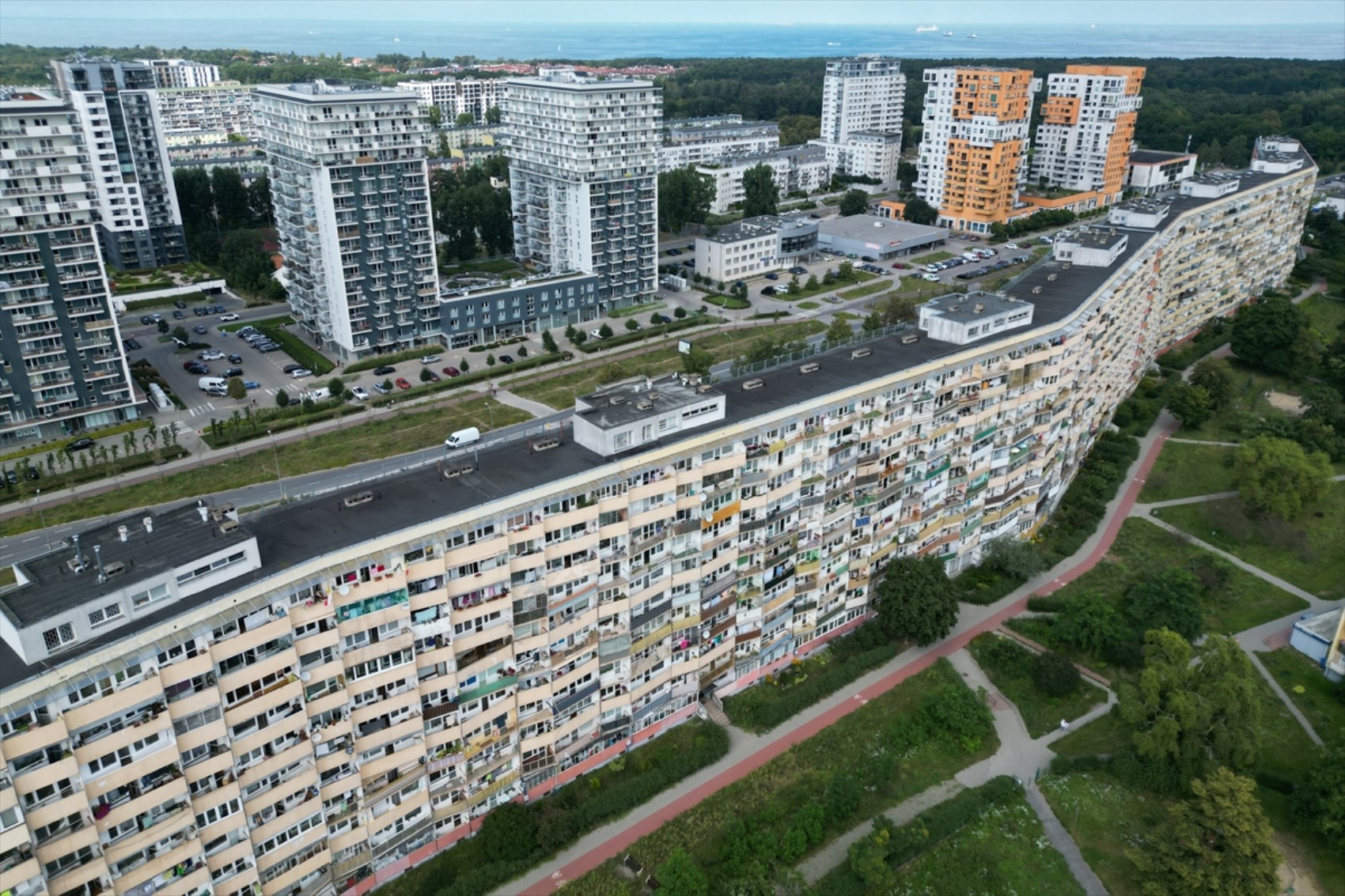 Il secondo edificio residenziale più lungo d'Europa: 800 metri di lunghezza, 6 mila abitanti