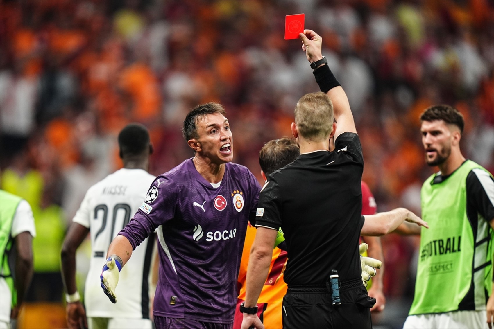 UEFA harekete geçti: Fernando Muslera'ya büyük ceza yolda