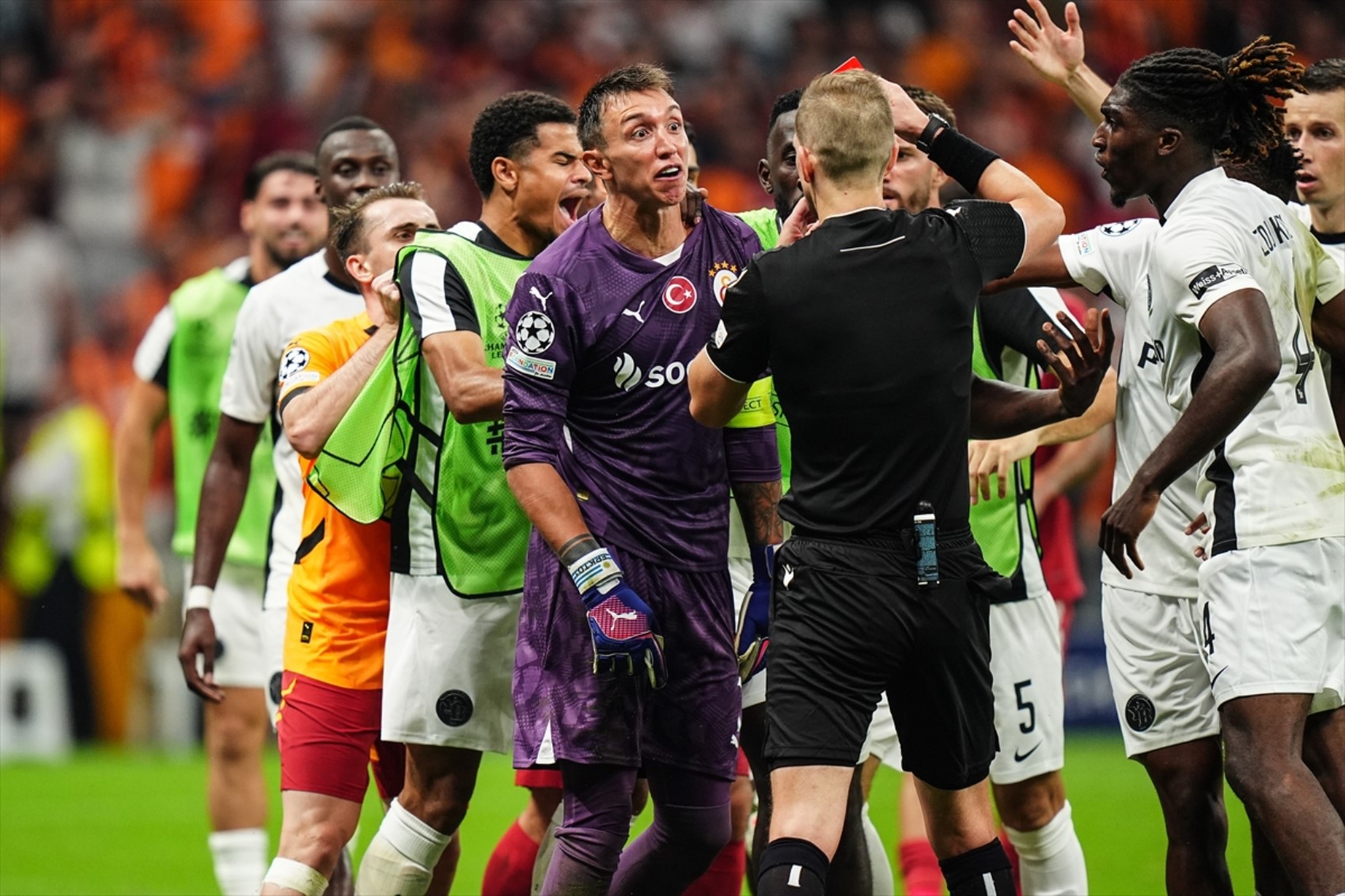 UEFA harekete geçti: Fernando Muslera'ya büyük ceza yolda