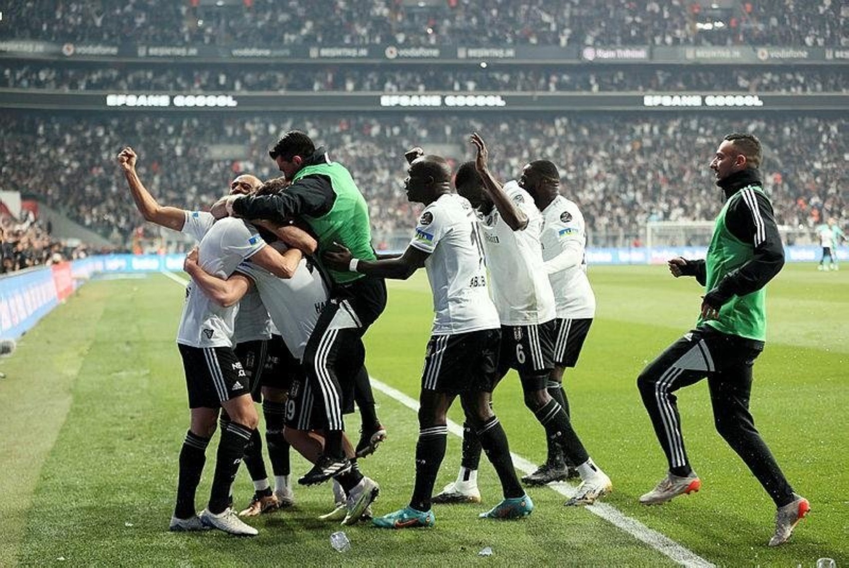 Süper Kupa maçına artık saatler kaldı...Mutlu sona kim ulaşacak.. İşte Galatasaray - Beşiktaş muhtemel 11'ler