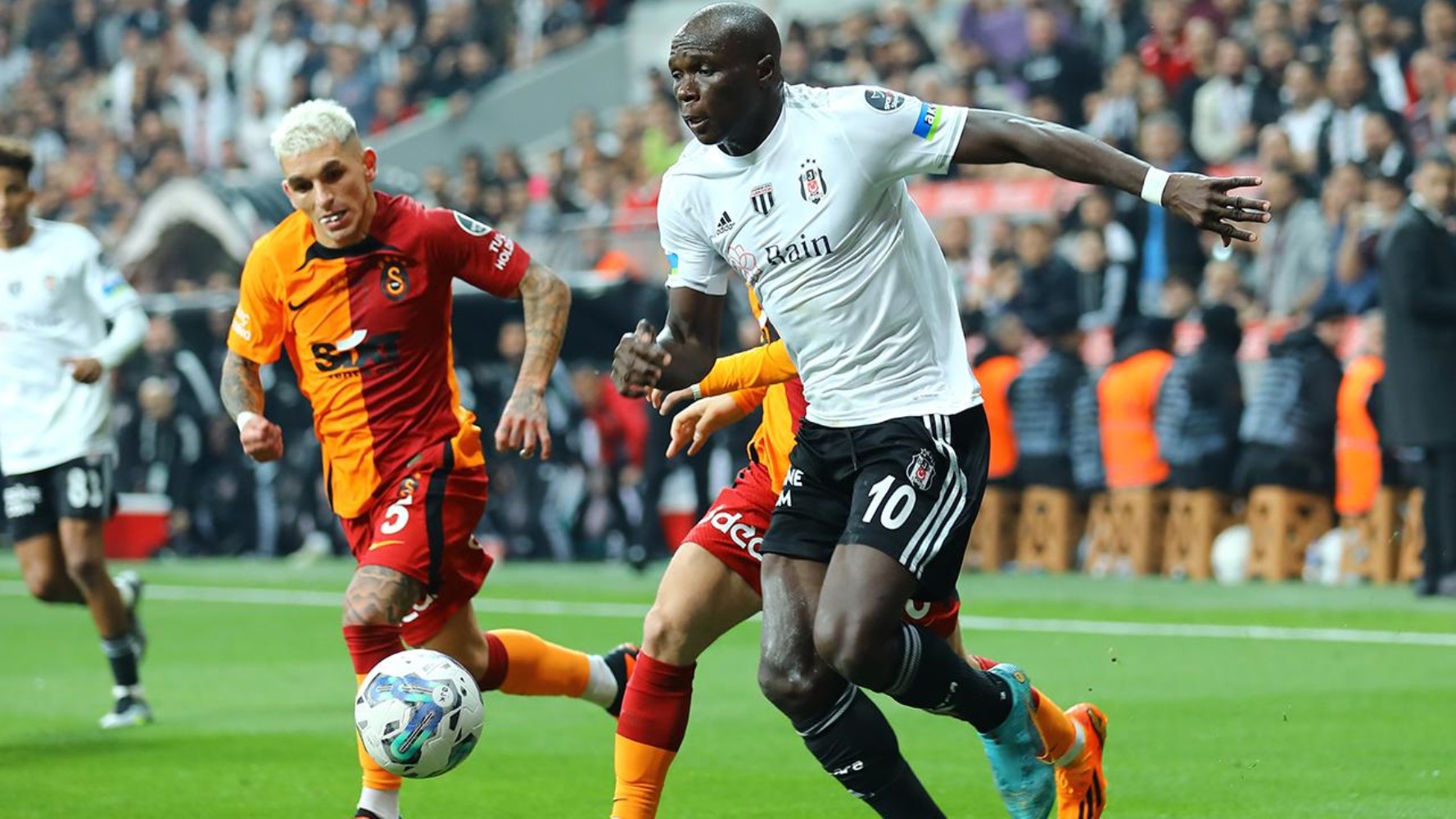 Süper Kupa maçına artık saatler kaldı...Mutlu sona kim ulaşacak.. İşte Galatasaray - Beşiktaş muhtemel 11'ler