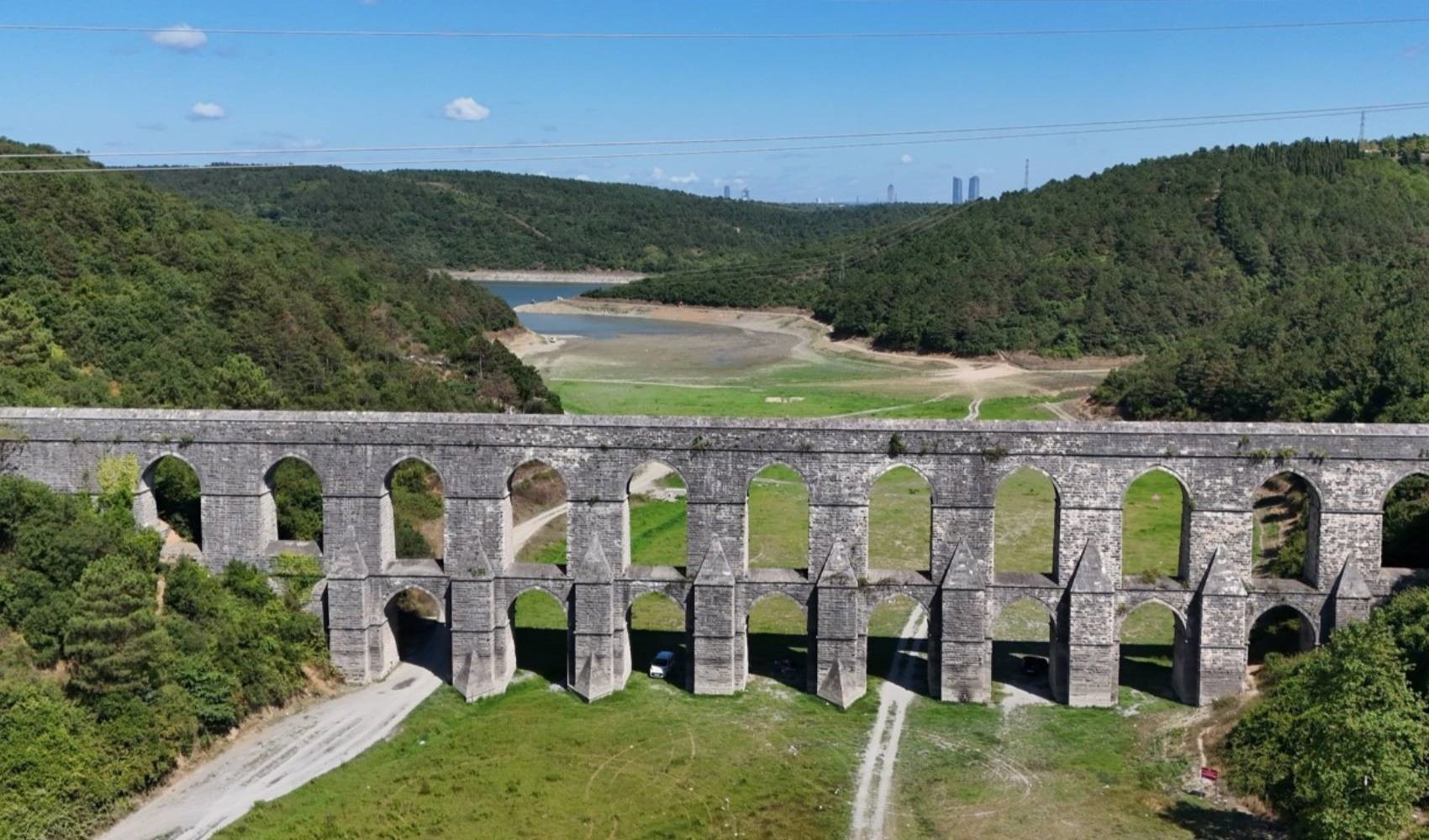 Yağışlar azaldı, barajlar kurudu... İstanbul'da kuruyan barajlar piknik alanı oldu