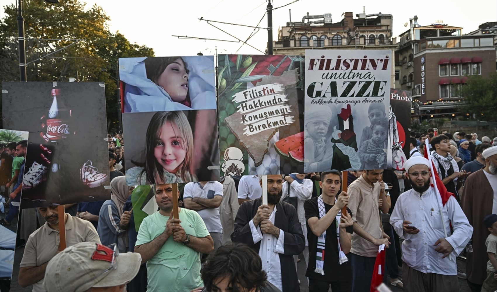 Ayasofya’da Filistin için destek gösterisi