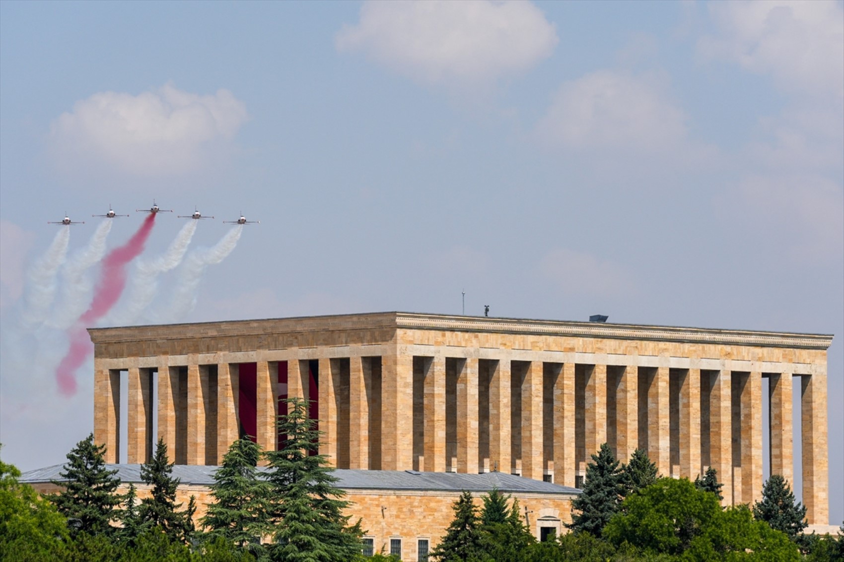 30 Ağustos'ta harika gösteri: Türk Yıldızları, Atatürk'ü selamladı