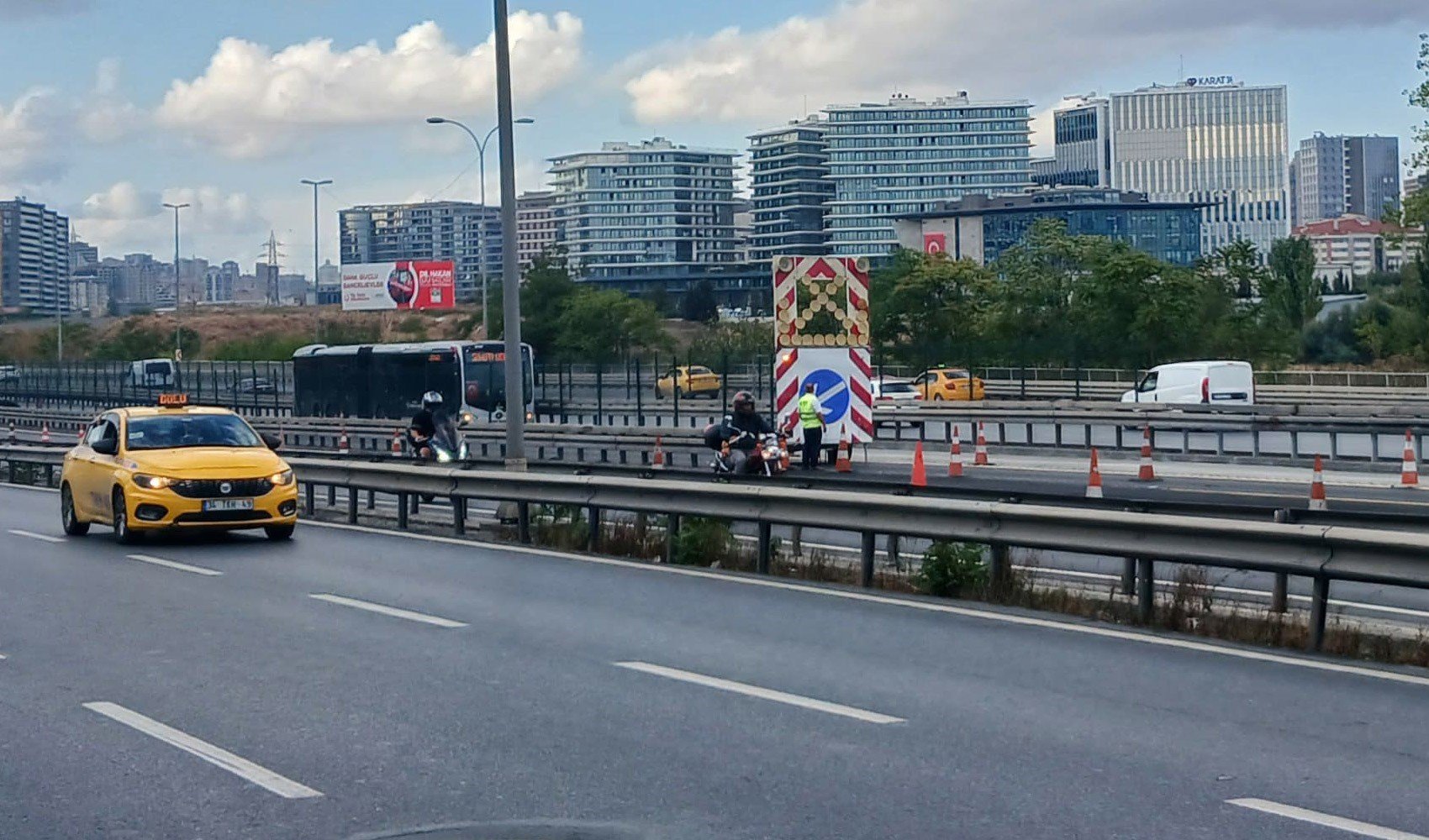 Ölümlü metrobüs kazası sonrası İBB'den ışıklı işaret levhalı önlem