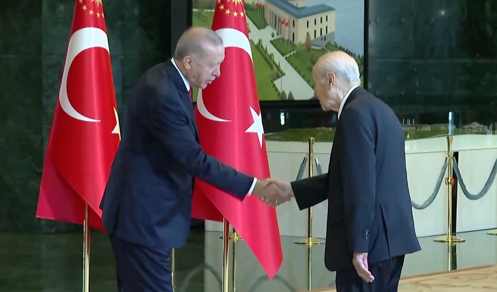 Erdoğan, sadece Bahçeli için yaptı: 30 Ağustos Zafer Bayramı tebrik töreninde dikkat çeken ayrıntı