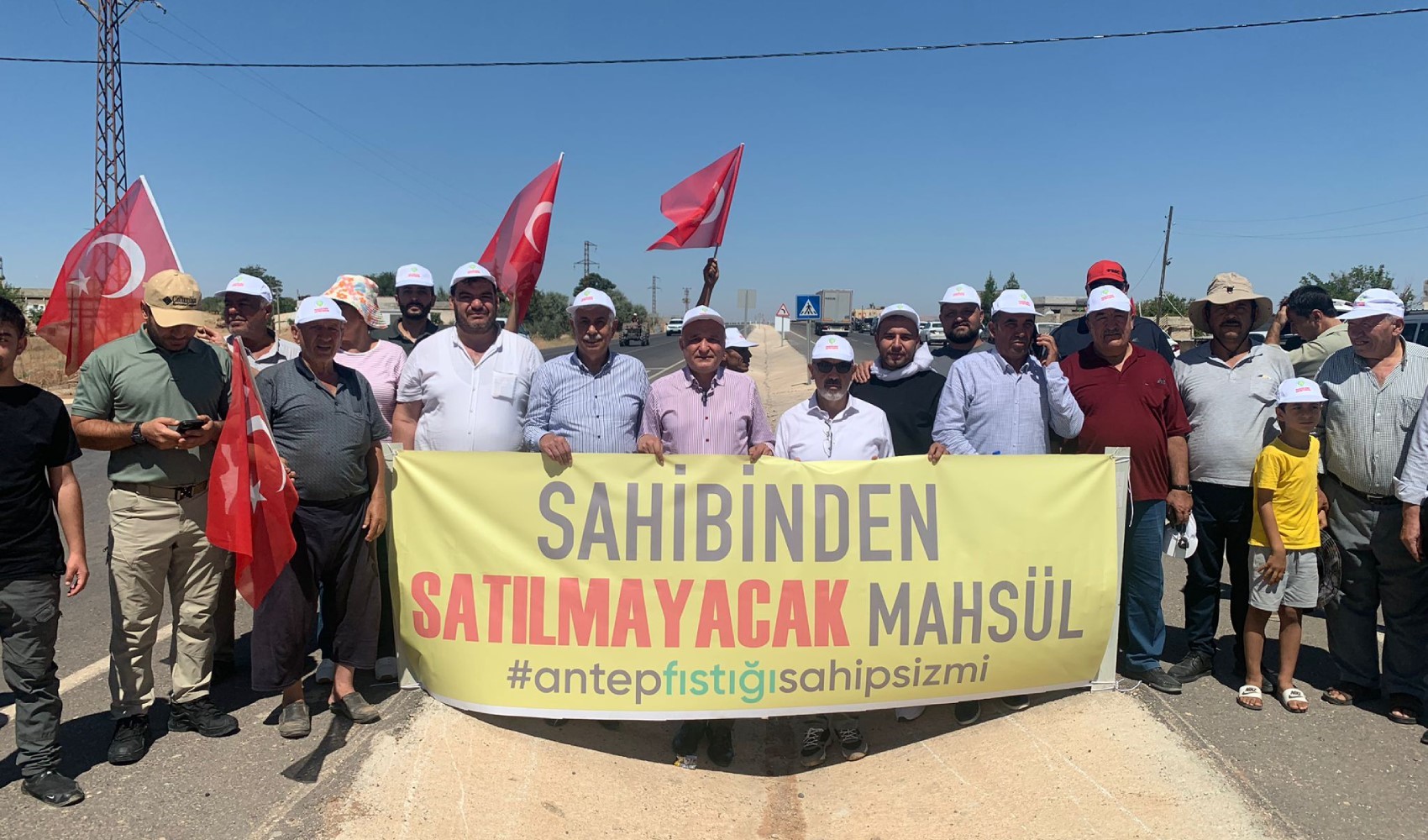 CHP’li vekil Melih Meriç kürsüdeyken bir kişi yanına yaklaşarak ateş açtı