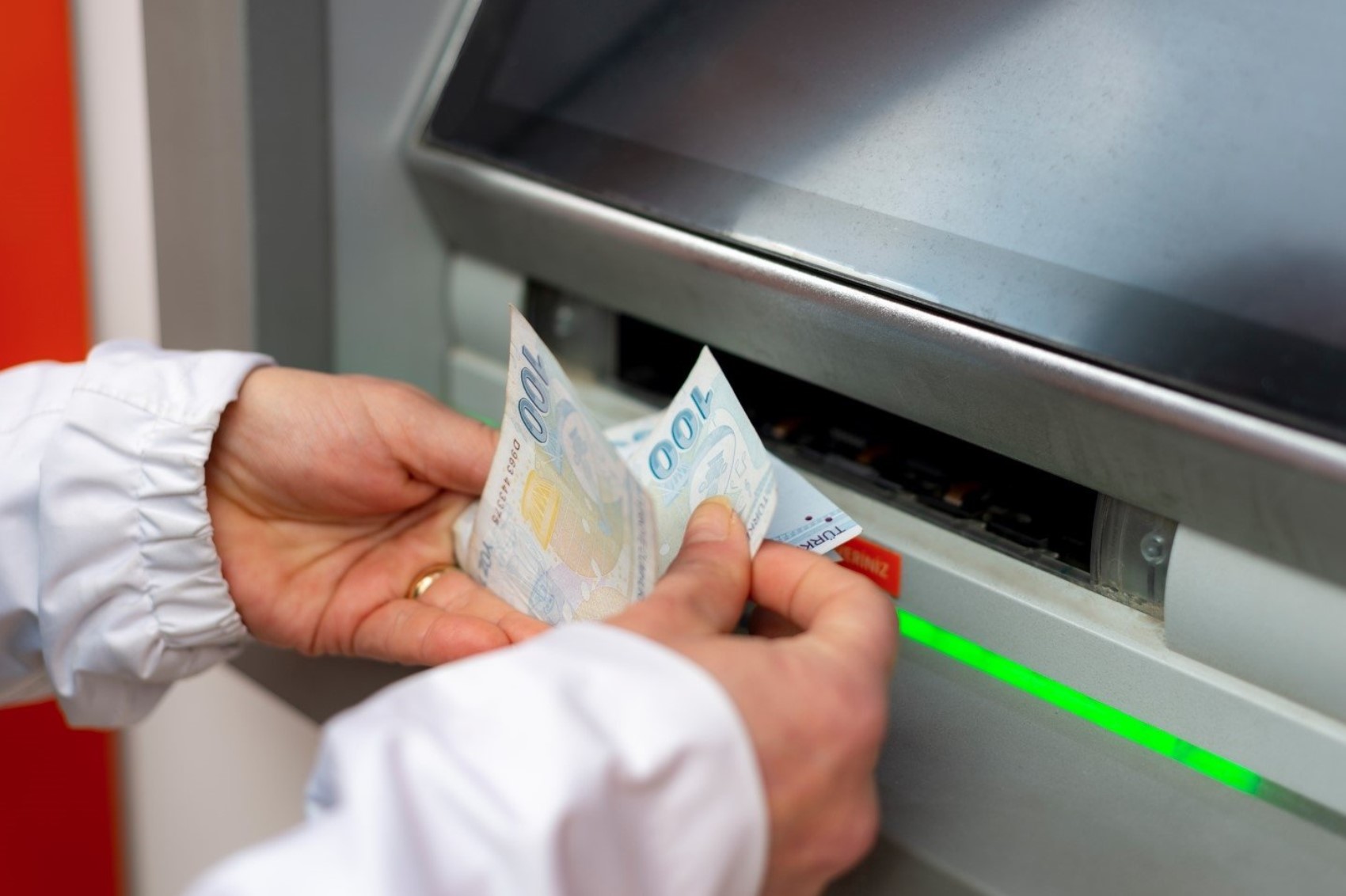 Nuova era per i bancomat: 'Ci saranno solo banconote da 200 TL'