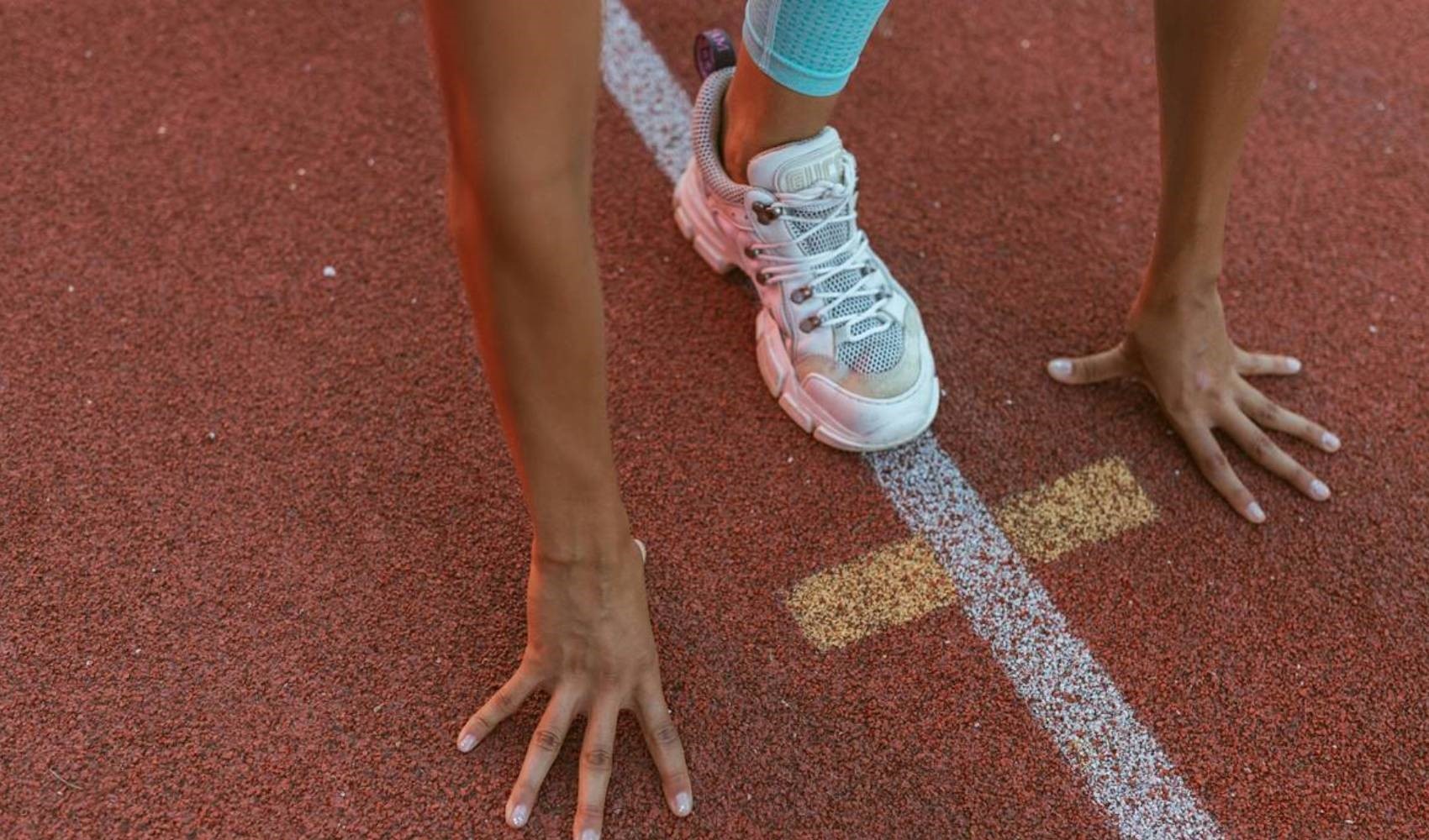 Aveva ucciso dandogli fuoco l'atleta che aveva corso alle Olimpiadi di Parigi: è morto anche lui a causa delle ustioni