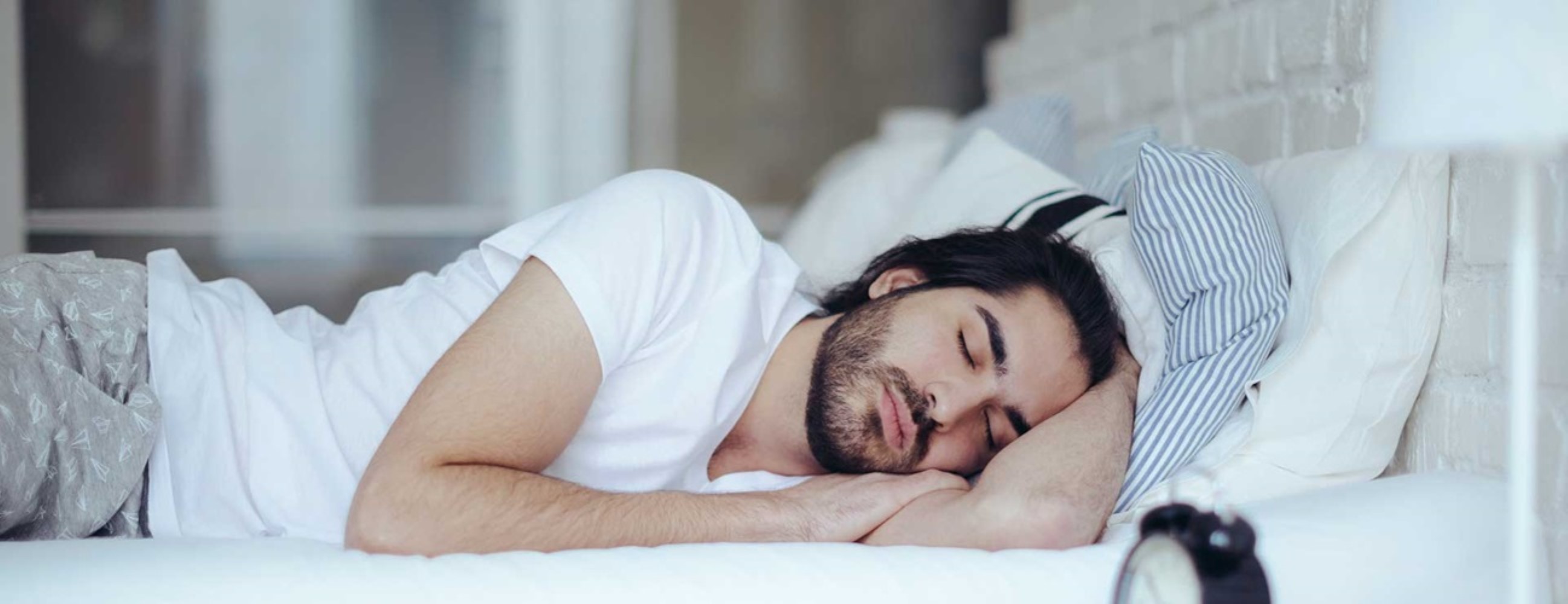 Gli esperti spiegano: 5 cattive abitudini che vi fanno iniziare la giornata senza aver dormito