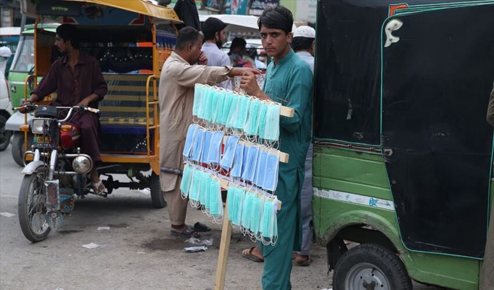 Aşılama yapan sağlık çalışanlarına silahlı saldırı: Pakistan'da doktorlar yine hedefte