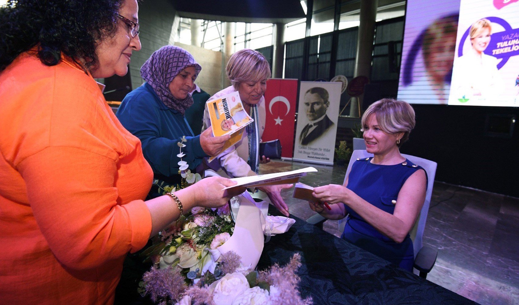 Tuluhan Tekelioğlu, Osmangazili kadınlarla buluştu