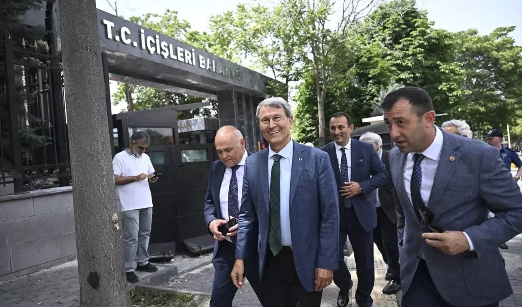 Kutlu Parti lideri Halaçoğlu: 'Tek başımıza iktidar olacağız'