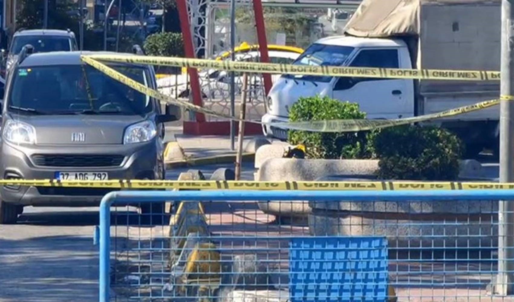 Sultangazi'de şüpheli paket alarmı: Yollar kapatıldı, geniş güvenlik önlemi alındı