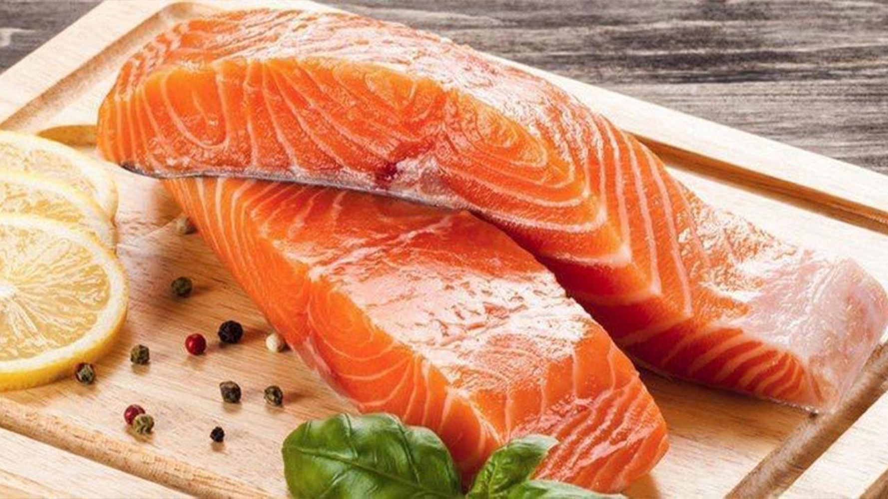 Basta spendere una fortuna in cosmetici: 7 alimenti miracolosi che migliorano la pelle
