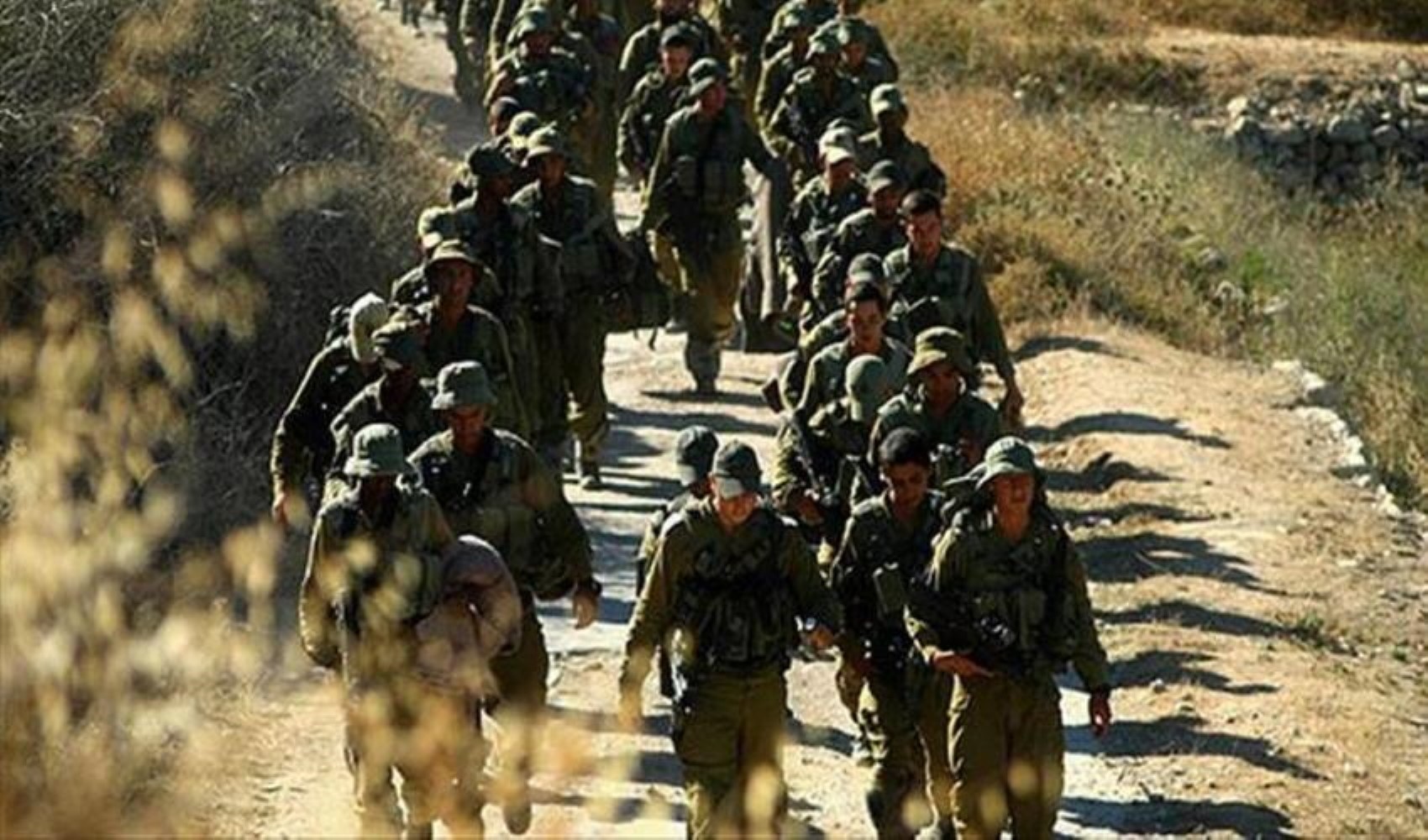 Ultim'ora: Israele invia truppe al confine libanese: la guerra è alle porte?