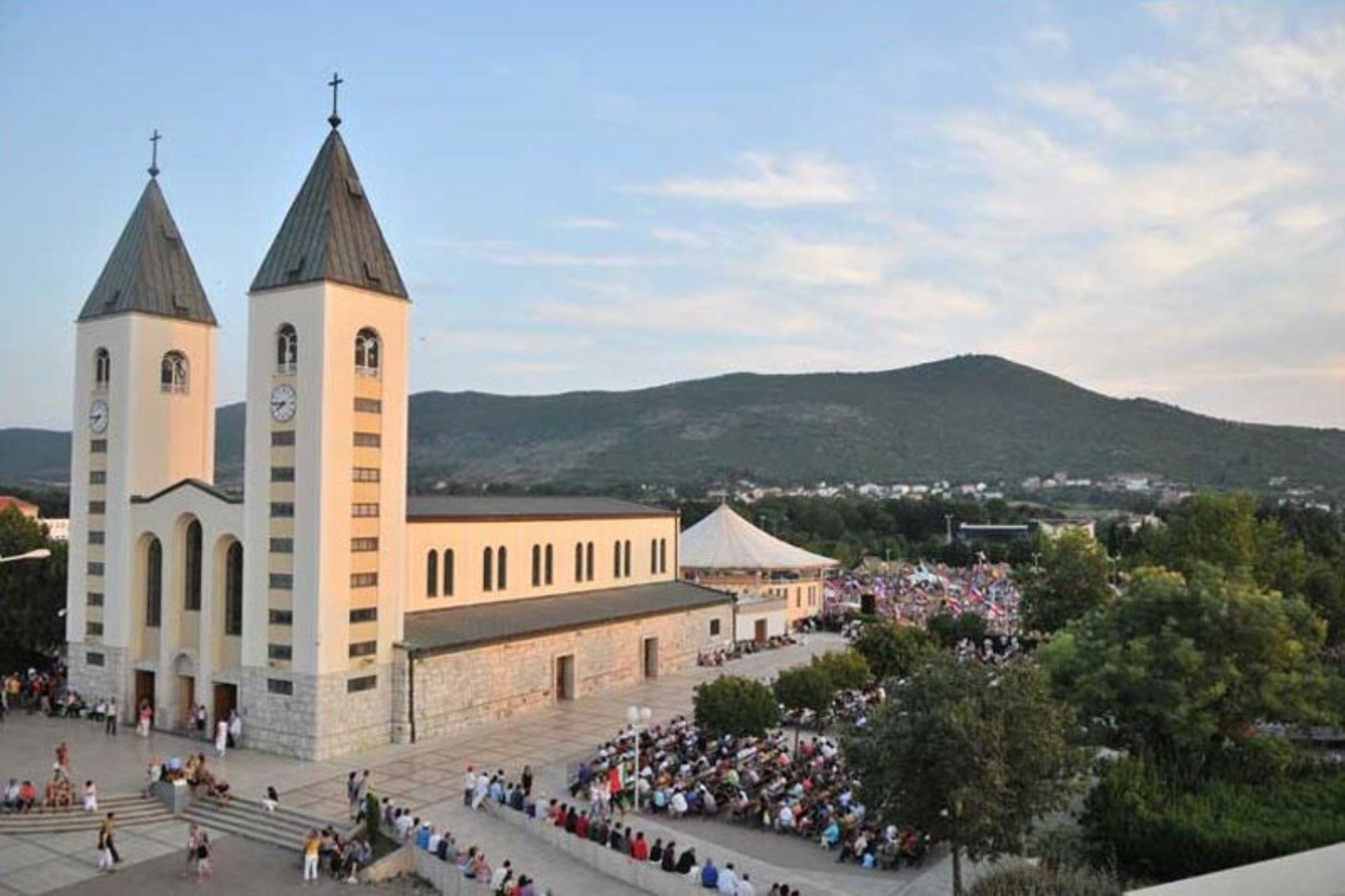 Papalık, Meryem Ana'nın görüldüğü iddia edilen köyde ibadete izin verdi: Her yıl 1.7 milyon kişi gidiyor