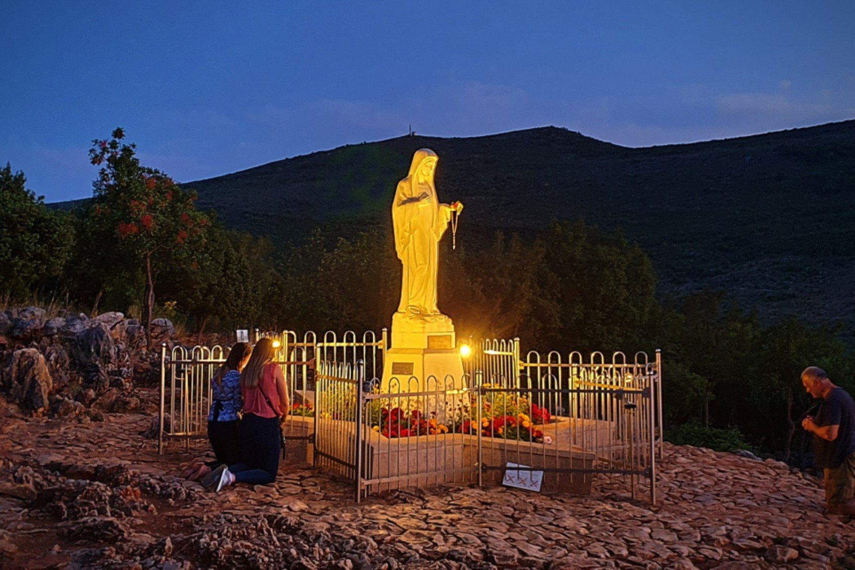 Papalık, Meryem Ana'nın görüldüğü iddia edilen köyde ibadete izin verdi: Her yıl 1.7 milyon kişi gidiyor