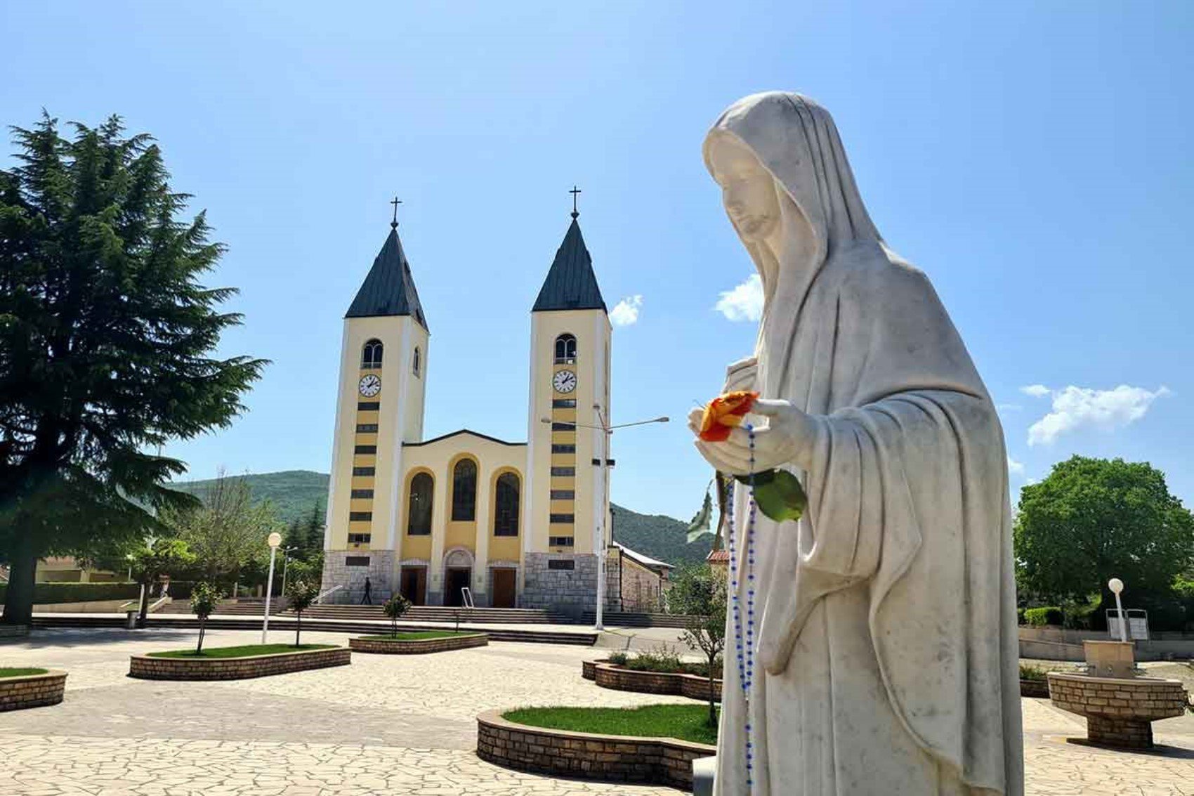 Papalık, Meryem Ana'nın görüldüğü iddia edilen köyde ibadete izin verdi: Her yıl 1.7 milyon kişi gidiyor