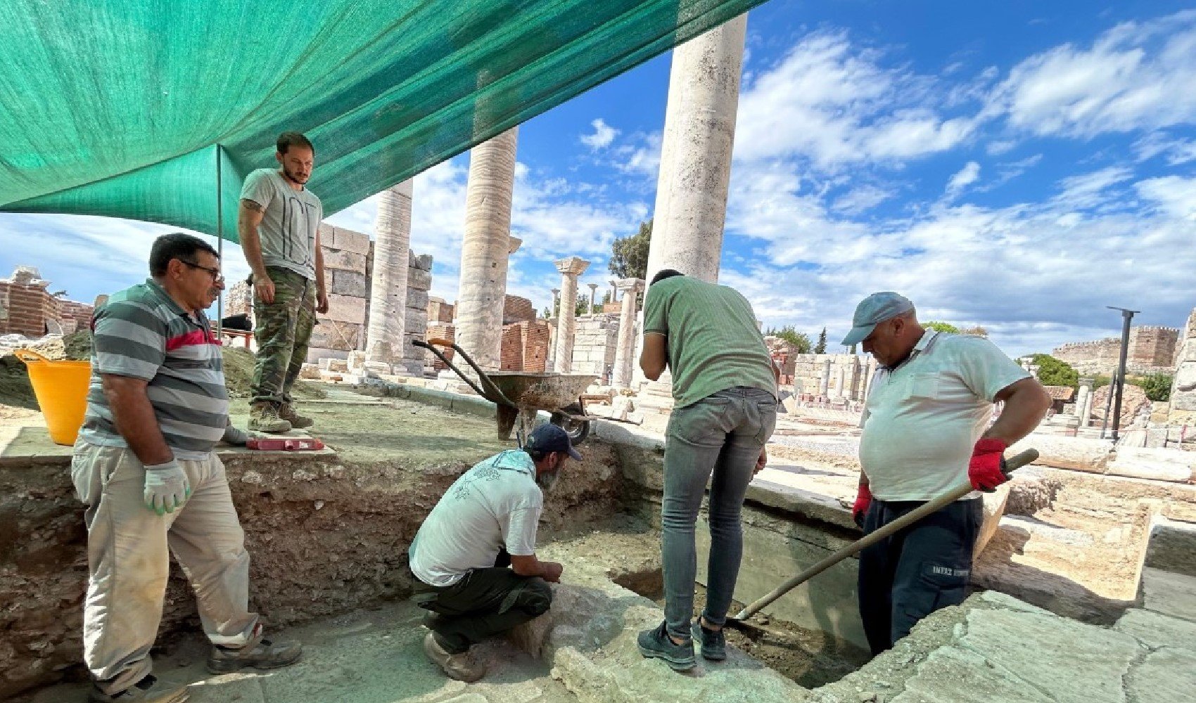 İzmir'de bin 800 yıllık lahit bulundu: Romalı gladyatöre ait