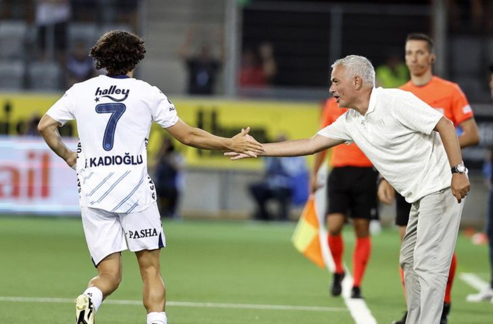 Mourinho, 'Kalsaydı en çok kazanan beklerden biri olacak' demişti: Fenerbahçe'nin kalması için Ferdi Kadıoğlu'na sunduğu teklif ortaya çıktı