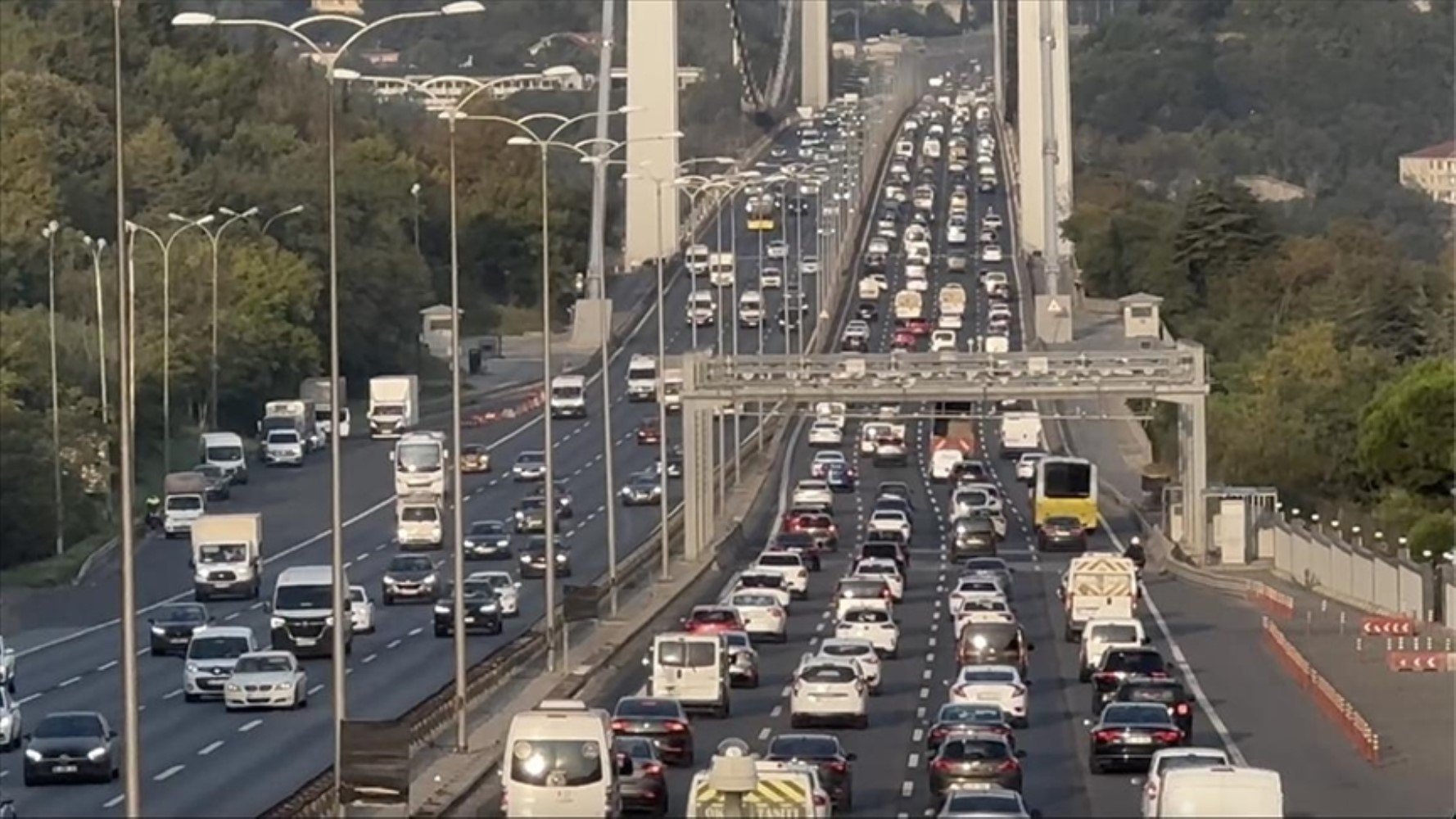 Haftanın son gününde İstanbul'da trafik yoğunluğu yaşandı