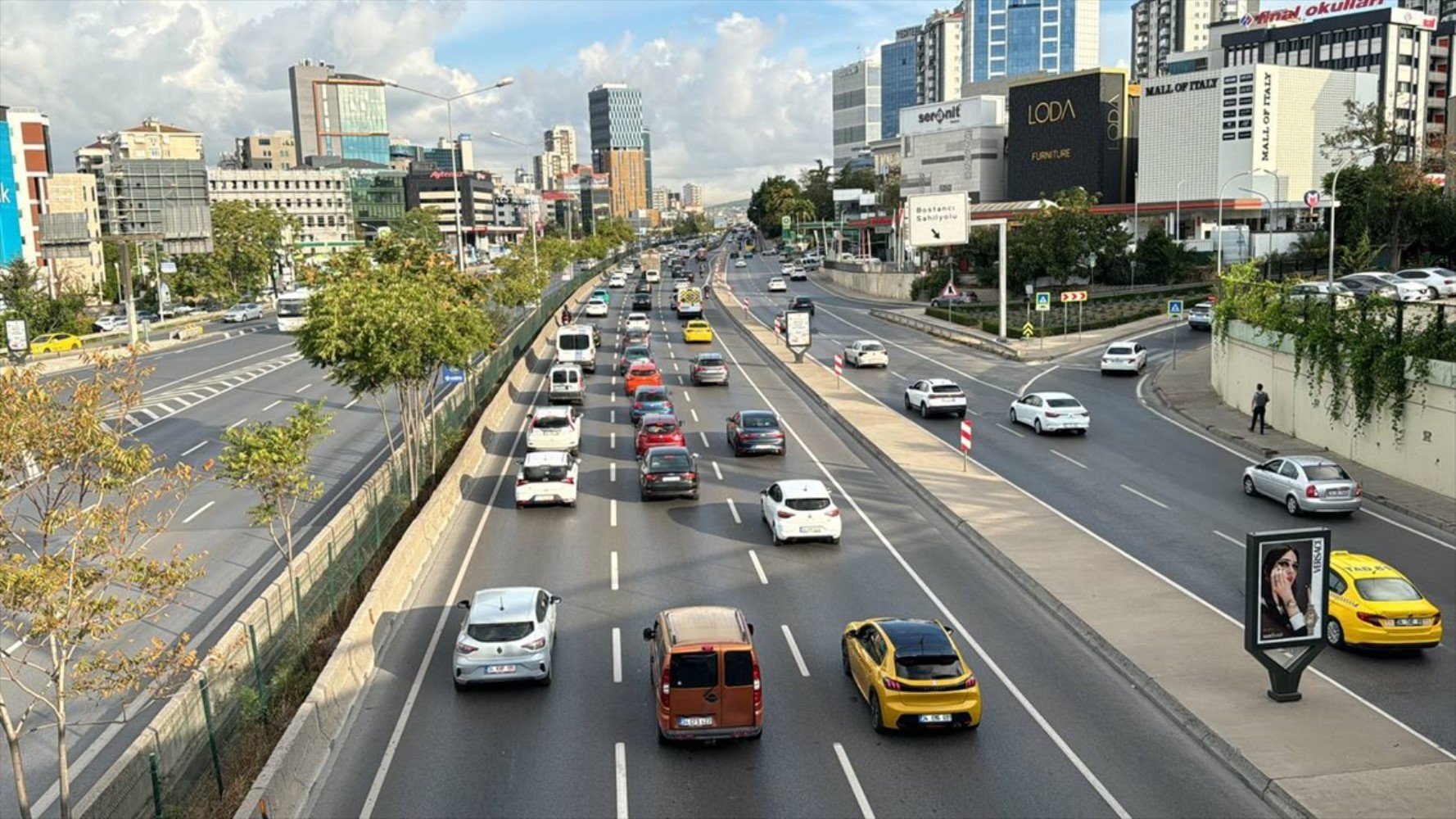 Haftanın son gününde İstanbul'da trafik yoğunluğu yaşandı