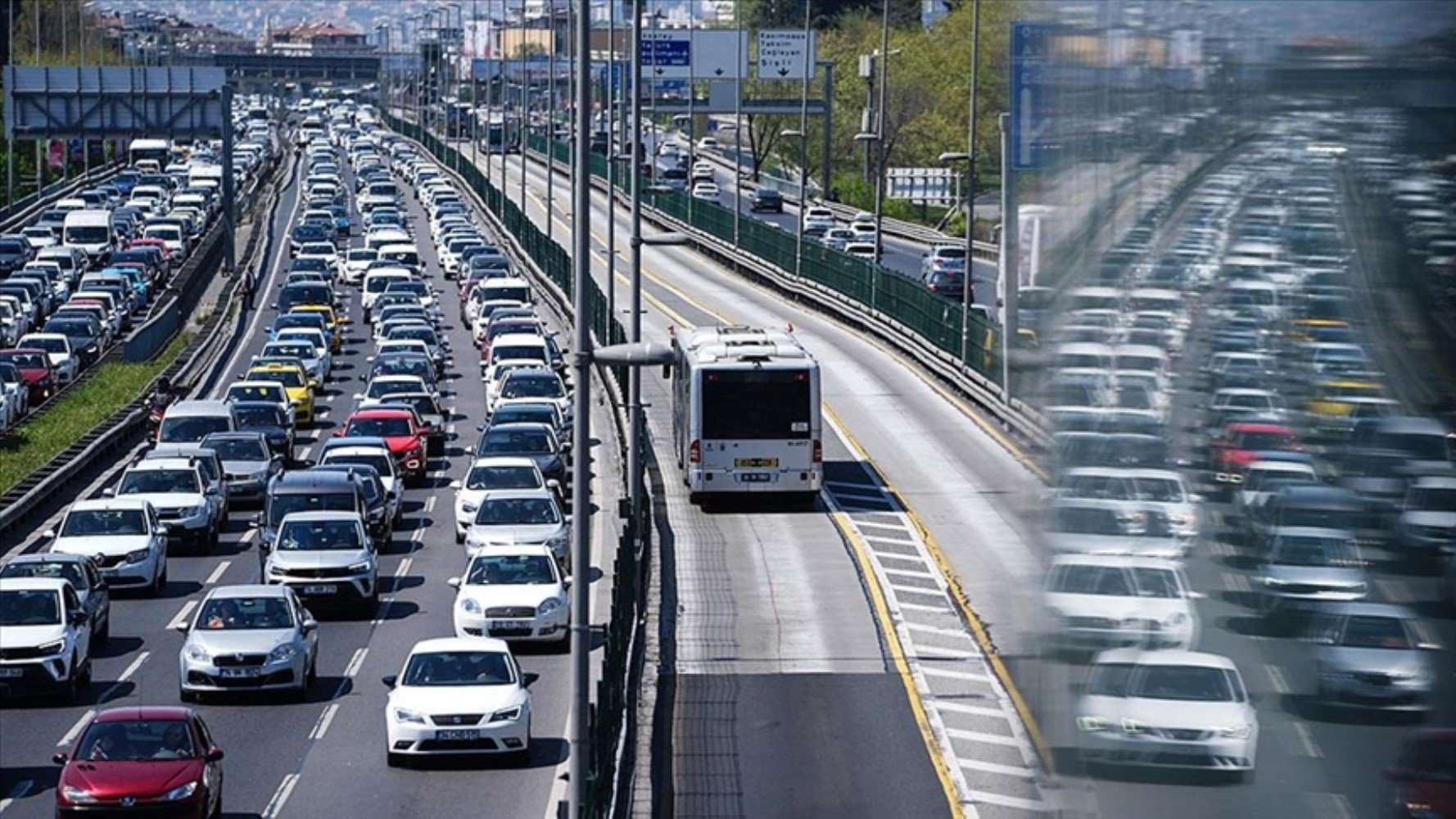 Haftanın son gününde İstanbul'da trafik yoğunluğu yaşandı