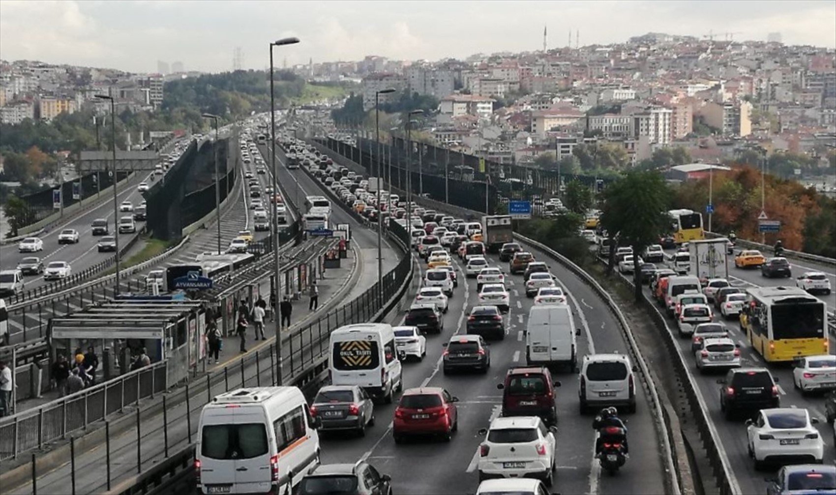 Haftanın son gününde İstanbul'da trafik yoğunluğu yaşandı