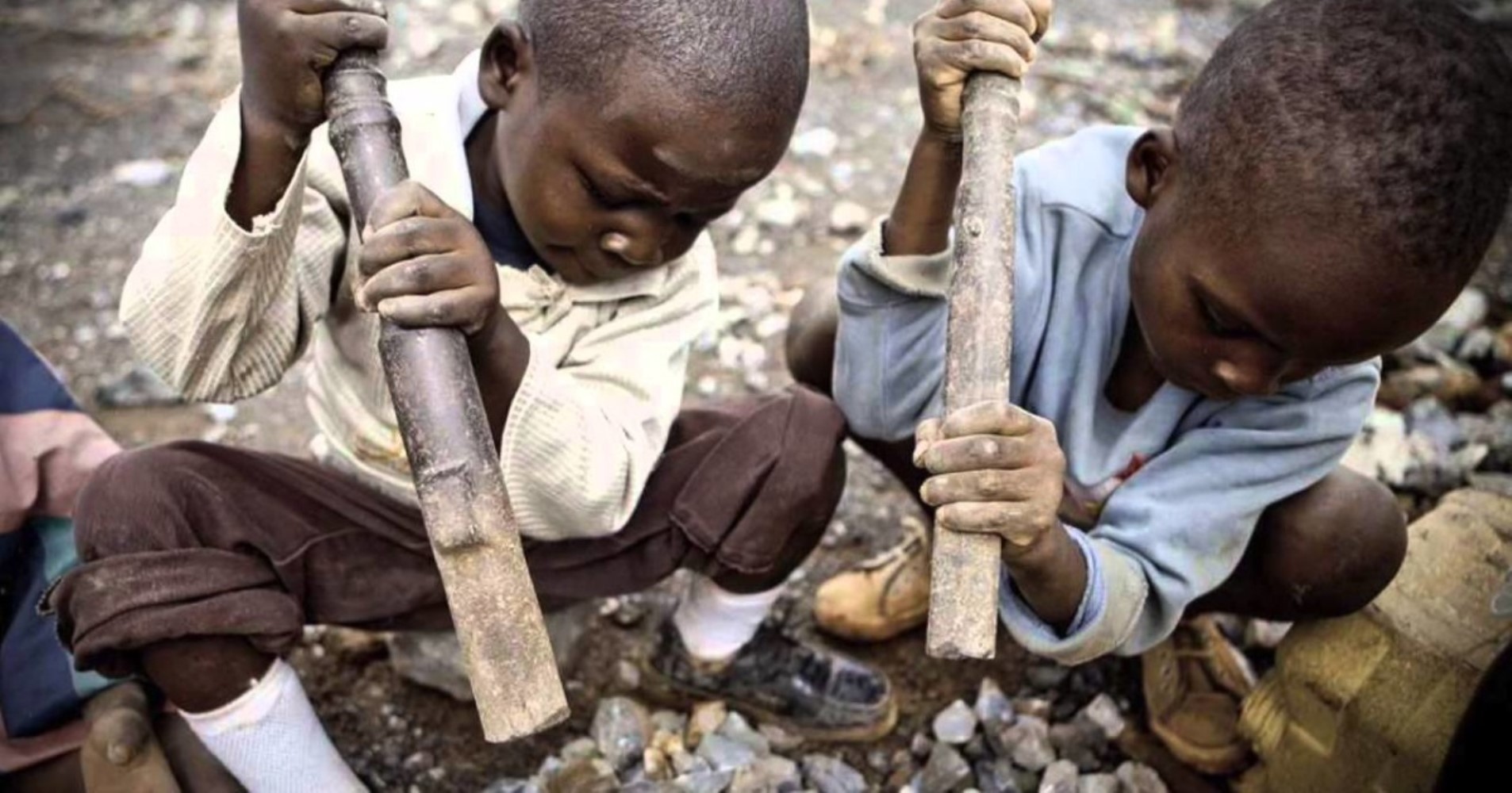 Afrika'nın çocuk madencileri nasıl şartlarda çalışıyor? Teknoloji devlerinin ucuz işçileri